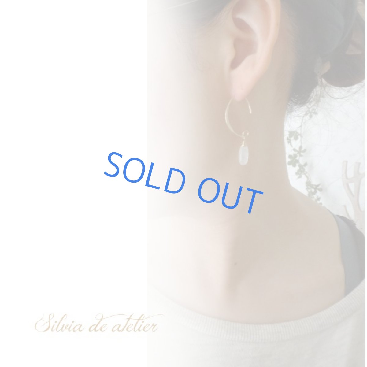 画像7: 大粒 AAA レインボームーンストーン 細長スムースドロップ 14kgfアーモンドフックピアス (7)