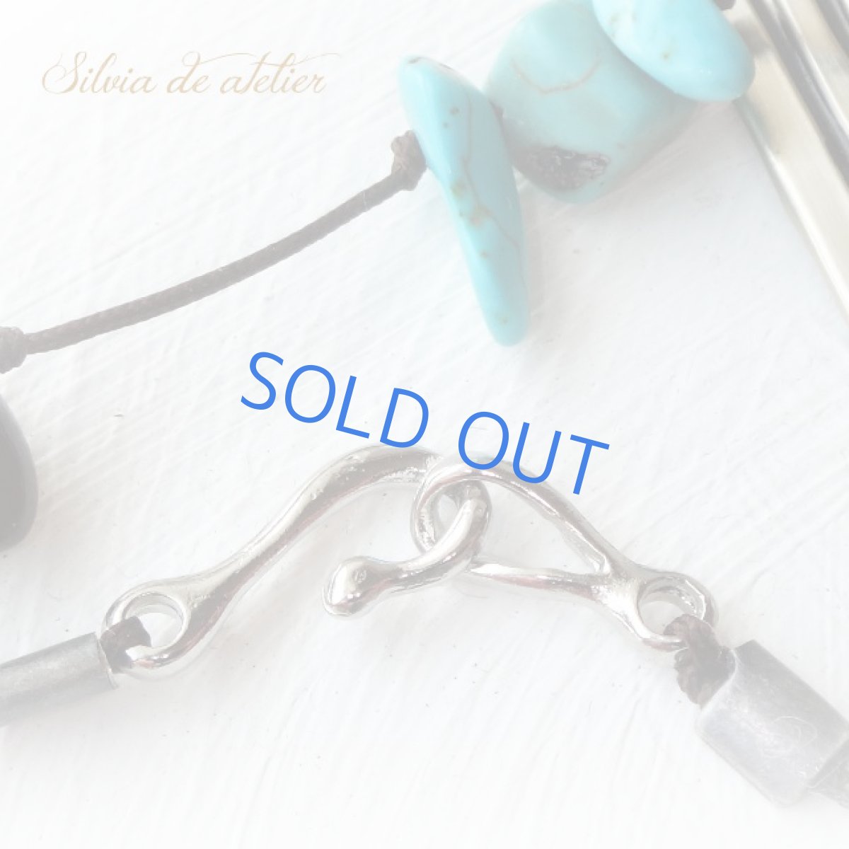 画像3: １点もの　ドイツ製アクリル　天然ターコイズ　ブラウンビーズコード　エアリー　ロングネックレス (3)