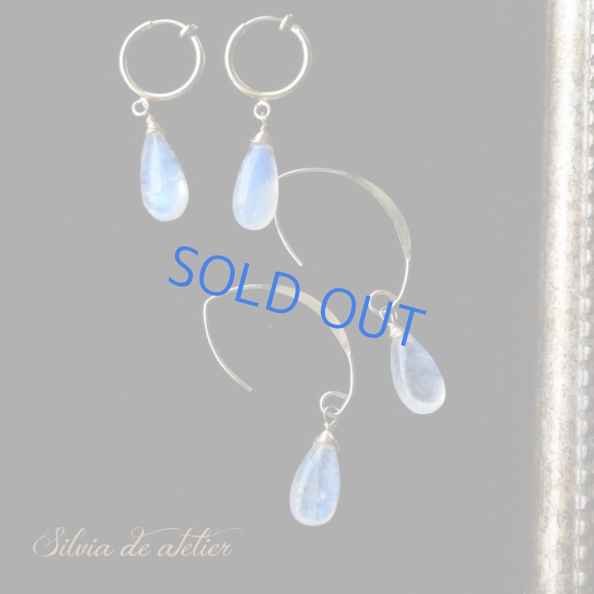 画像4: 大粒 AAA レインボームーンストーン 細長スムースドロップ 14kgfアーモンドフックピアス (4)