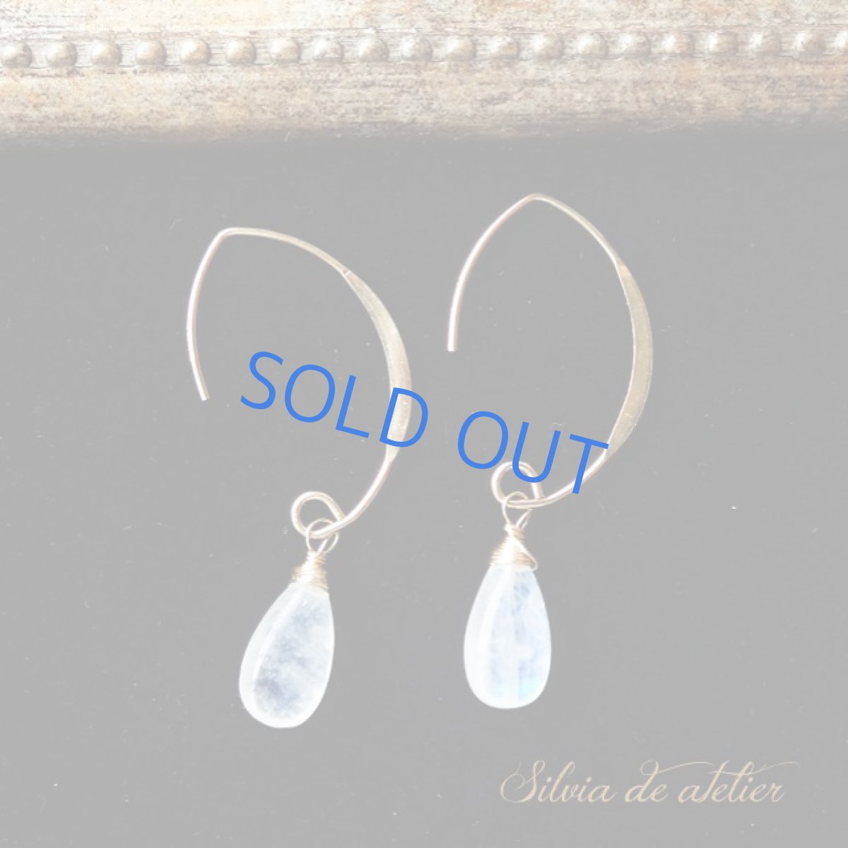 画像3: 大粒 AAA レインボームーンストーン 細長スムースドロップ 14kgfアーモンドフックピアス (3)