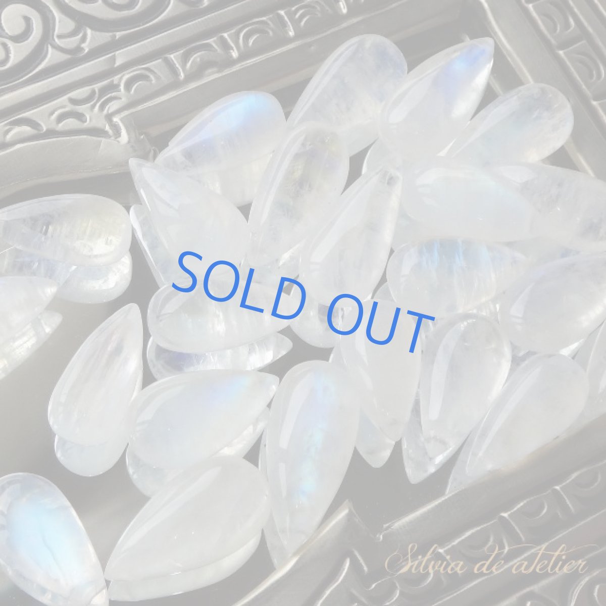 画像5: 大粒 AAA レインボームーンストーン 細長スムースドロップ 14kgfアーモンドフックピアス (5)