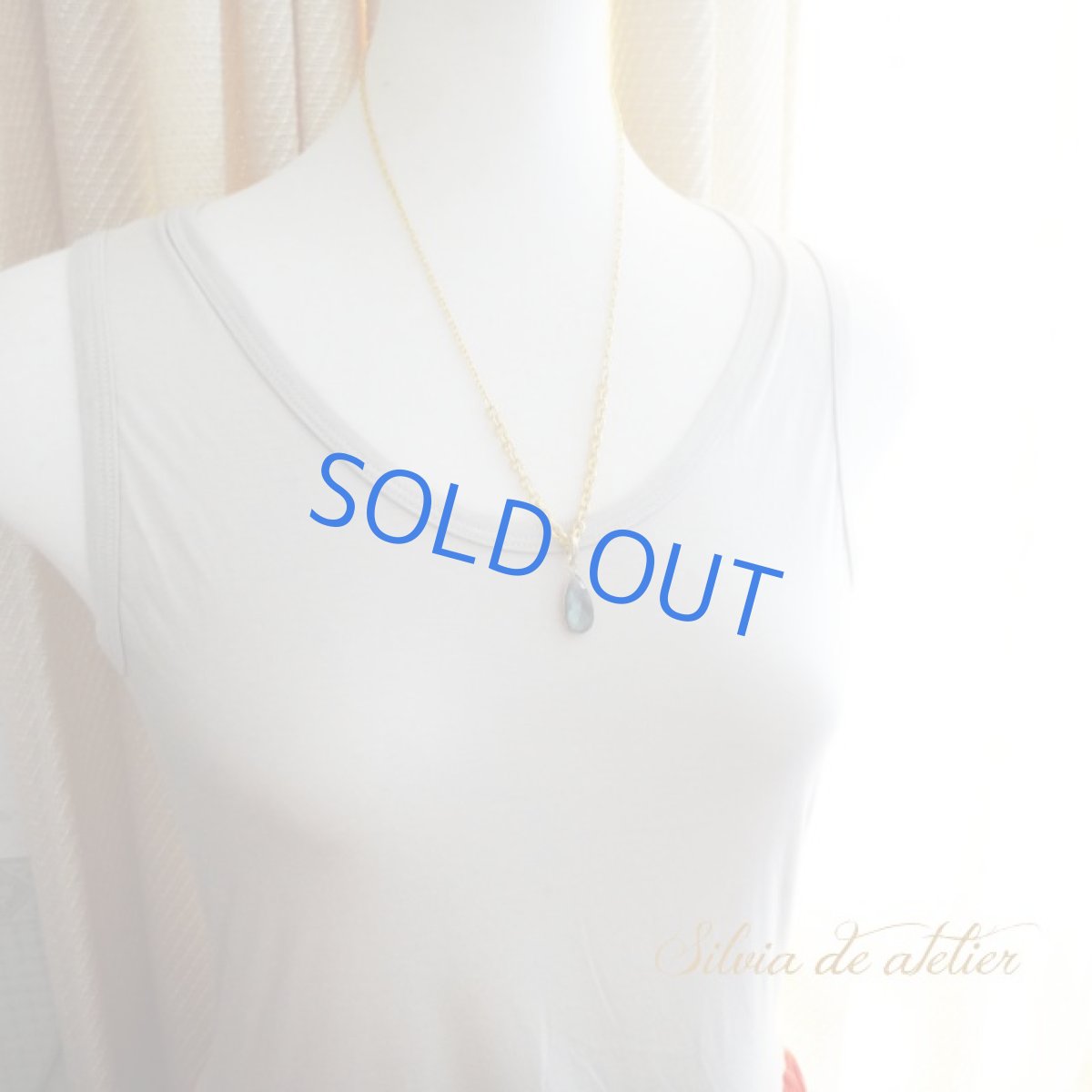 画像9: 1点もの　大粒ラブラドライト　細長フレーム　ゴールドロングチェーンネックレス (9)