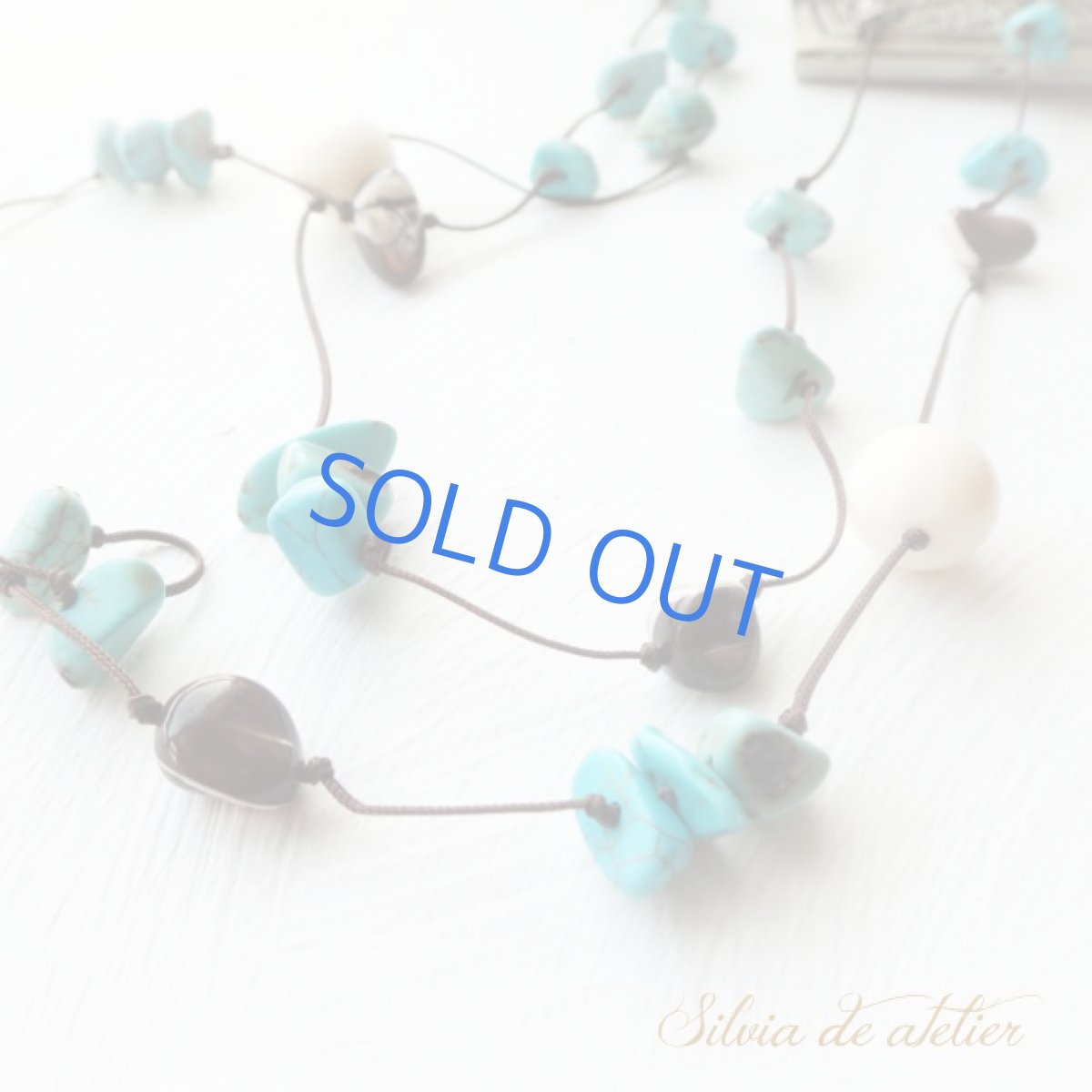 画像4: １点もの　ドイツ製アクリル　天然ターコイズ　ブラウンビーズコード　エアリー　ロングネックレス (4)