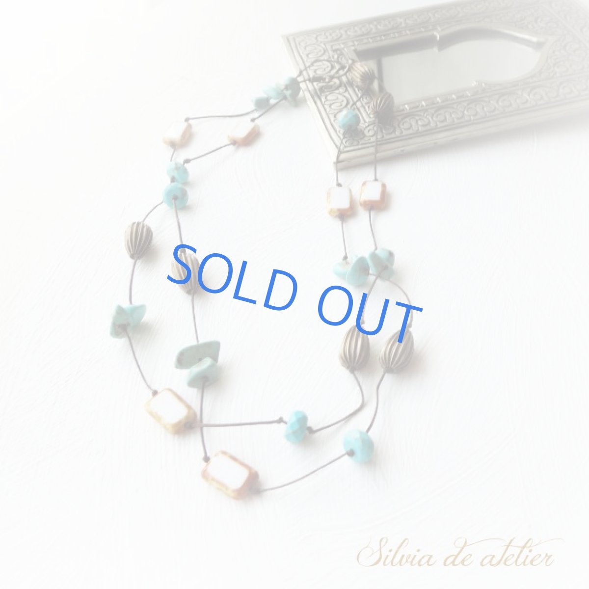 画像3: １点もの　ホワイトチェコガラス　天然ターコイズ　ブラウンビーズコード　エアリー　ロングネックレス (3)