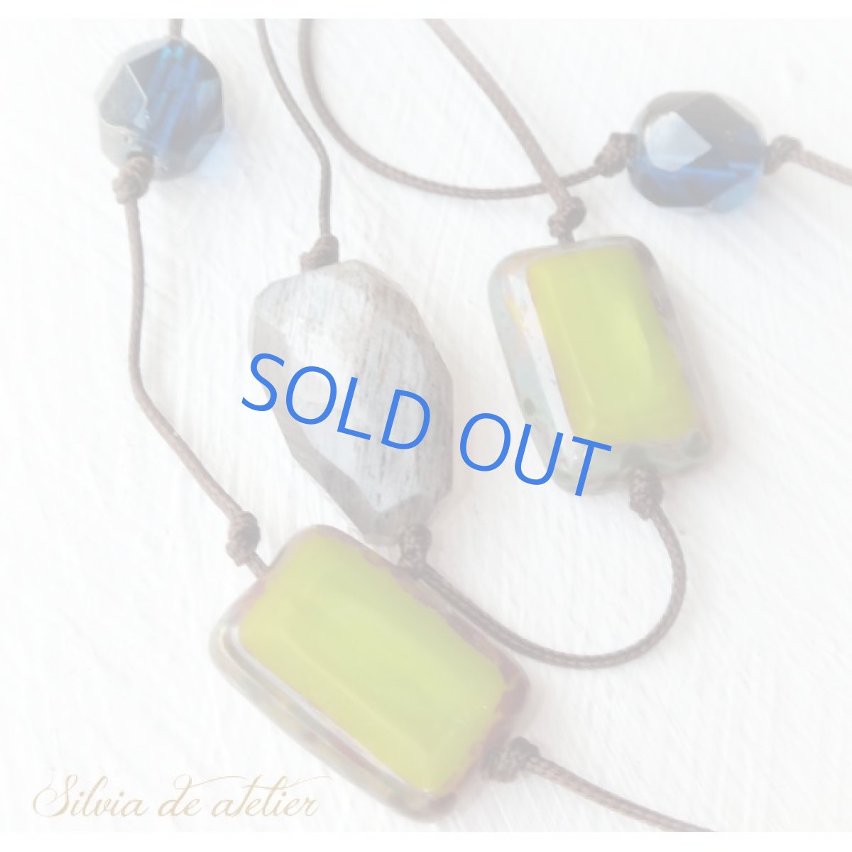 画像4: １点もの　イエローチェコガラス　グレームーンストーン　ブラウンビーズコード　エアリー　ロングネックレス (4)