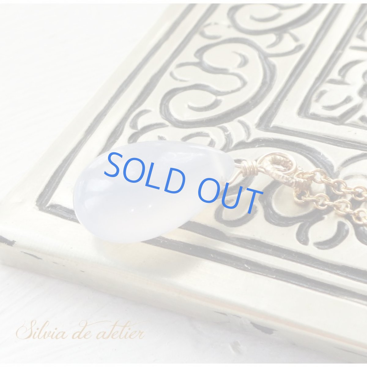 画像4: 残り1　天然ブルーカルセドニー　スムースペアシェイプ　14kgfネックレス (4)