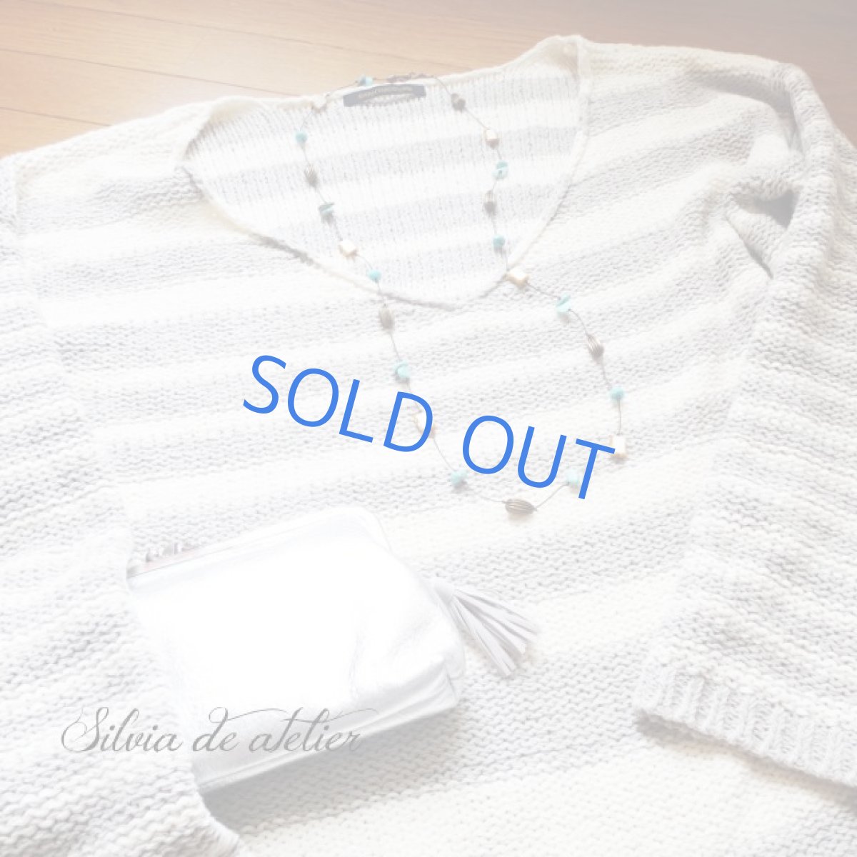 画像8: １点もの　ホワイトチェコガラス　天然ターコイズ　ブラウンビーズコード　エアリー　ロングネックレス (8)