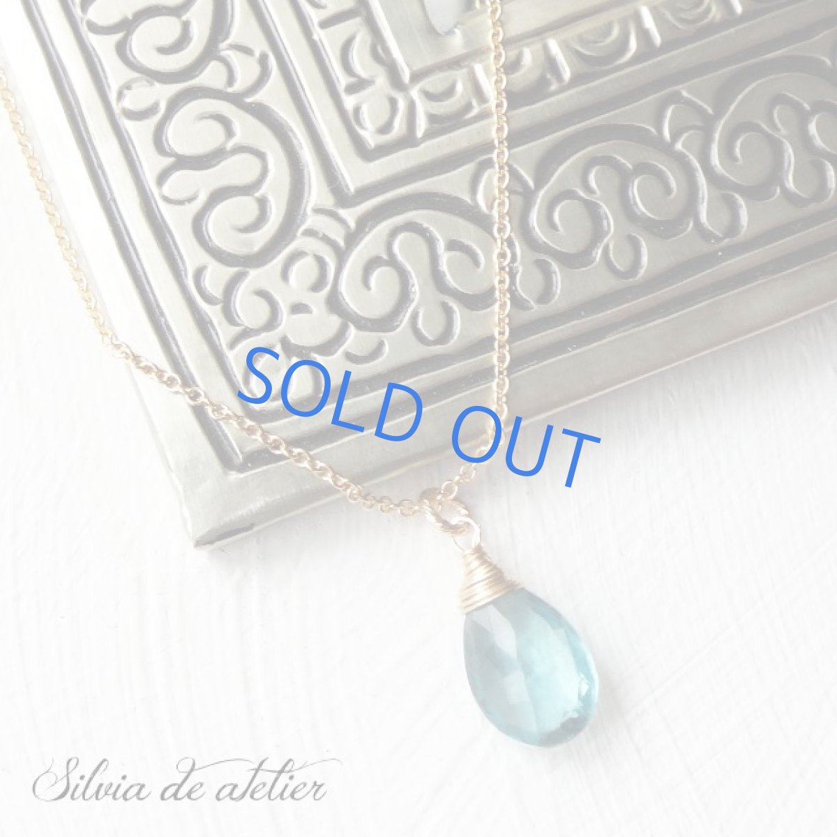 画像3: 残り1 宝石質 アクアグリーン フローライト ペアシェイプ ワイヤー巻 14kgfネックレス (3)