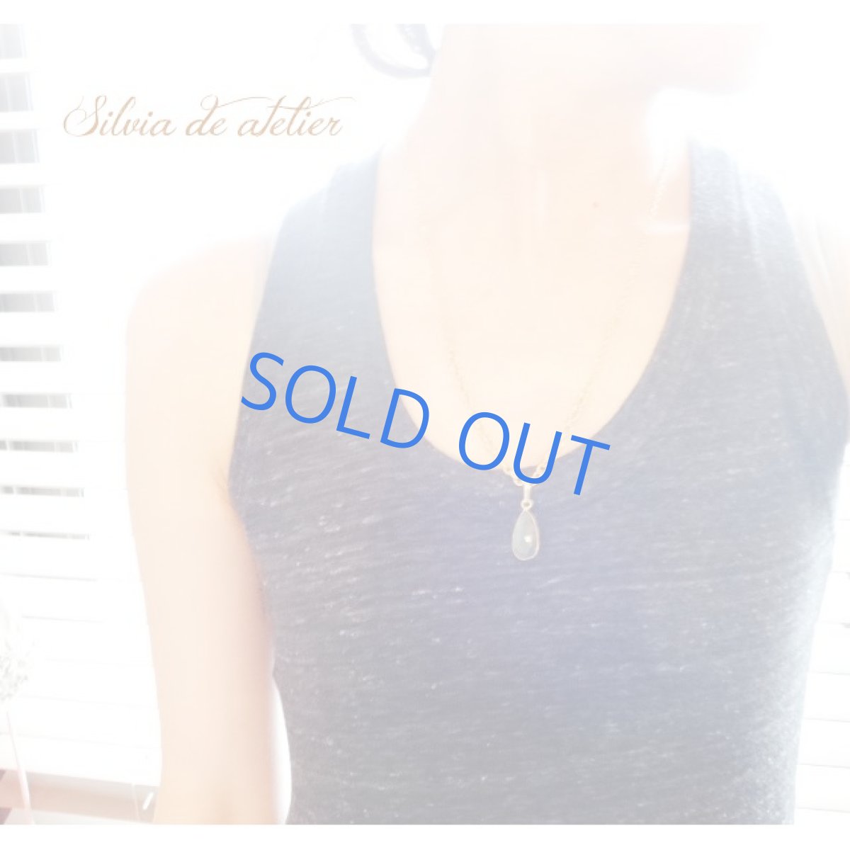 画像7: 1点もの　大粒ラブラドライト　細長フレーム　ゴールドロングチェーンネックレス (7)