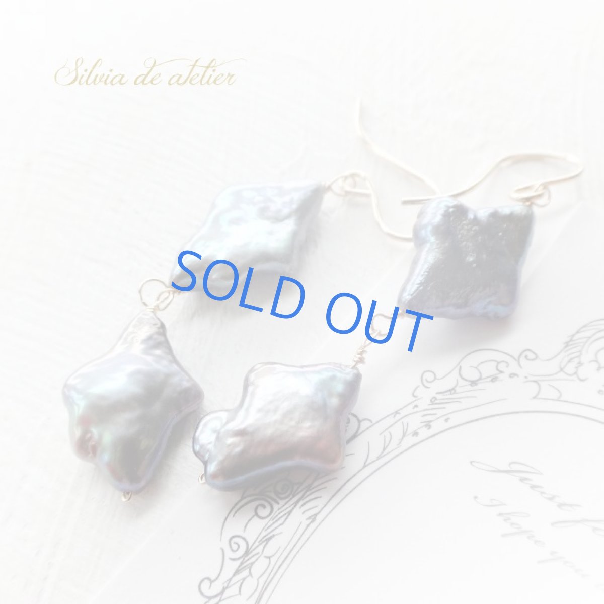 画像4: ＜限定1・冬の夜空にオーロラ＞フラットダイヤ型　ピーコックネイビー　ダブル　淡水パール　14kgfピアス (4)