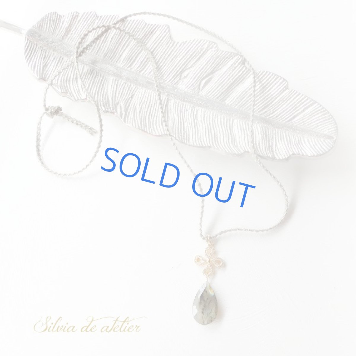 画像3:  大粒ラブラドライト　フラワーチャーム　コードロングネックレス (3)