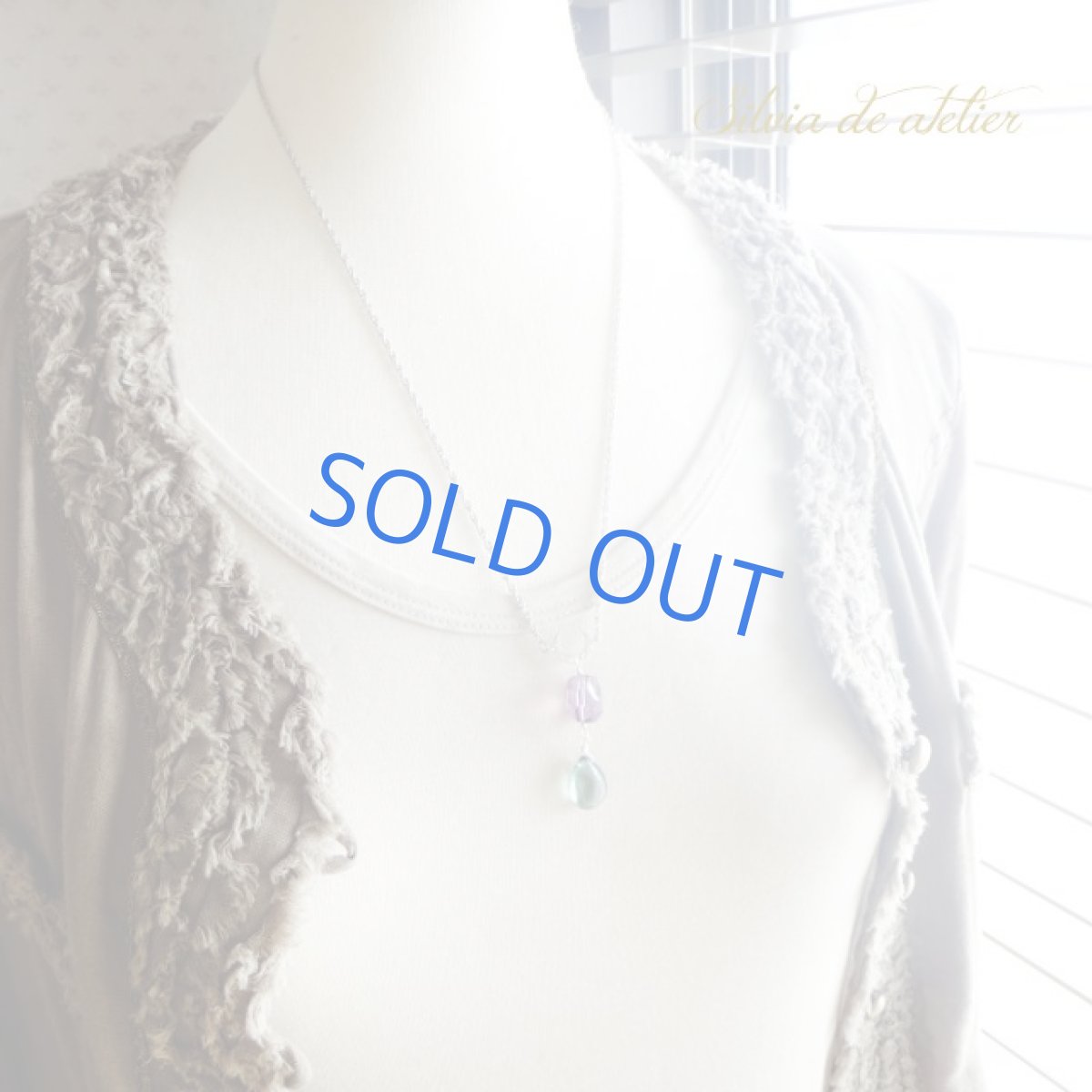 画像5:  ブルーグリーンフローライト　アメジストタンブル　三日月チャーム　シルバーネックレス (5)