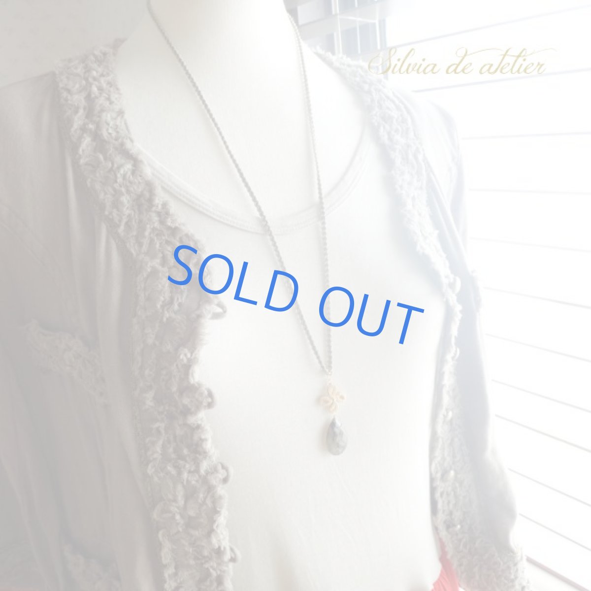 画像7:  大粒ラブラドライト　フラワーチャーム　コードロングネックレス (7)