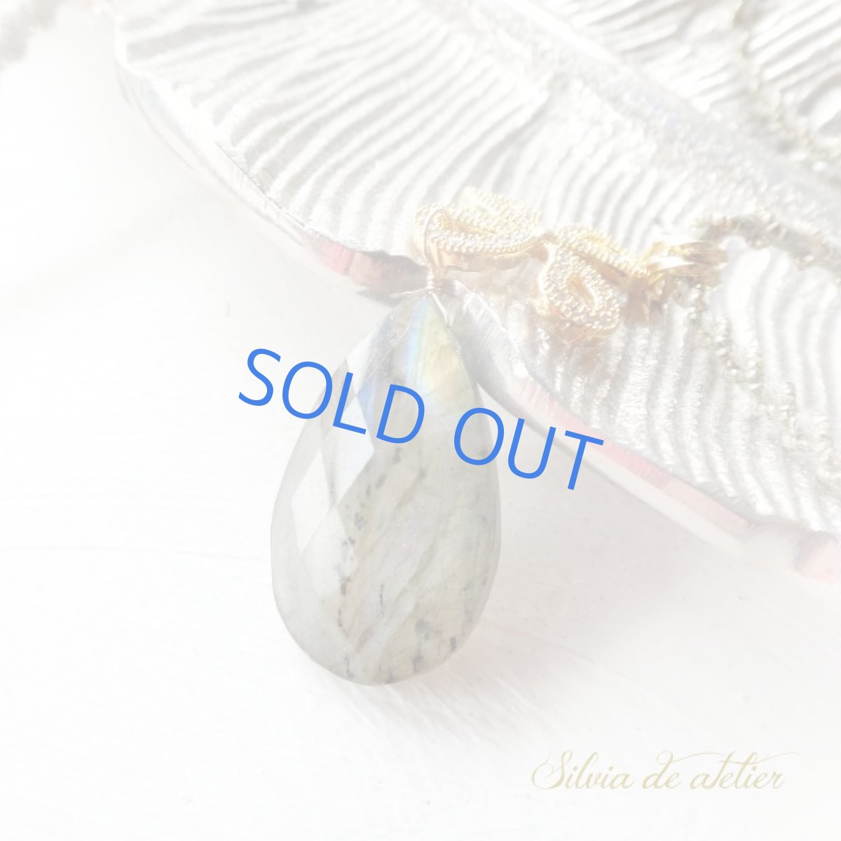 画像5:  大粒ラブラドライト　フラワーチャーム　コードロングネックレス (5)