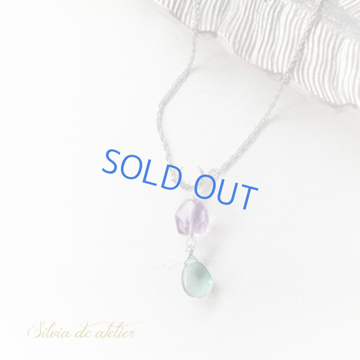 画像4:  ブルーグリーンフローライト　アメジストタンブル　三日月チャーム　シルバーネックレス (4)