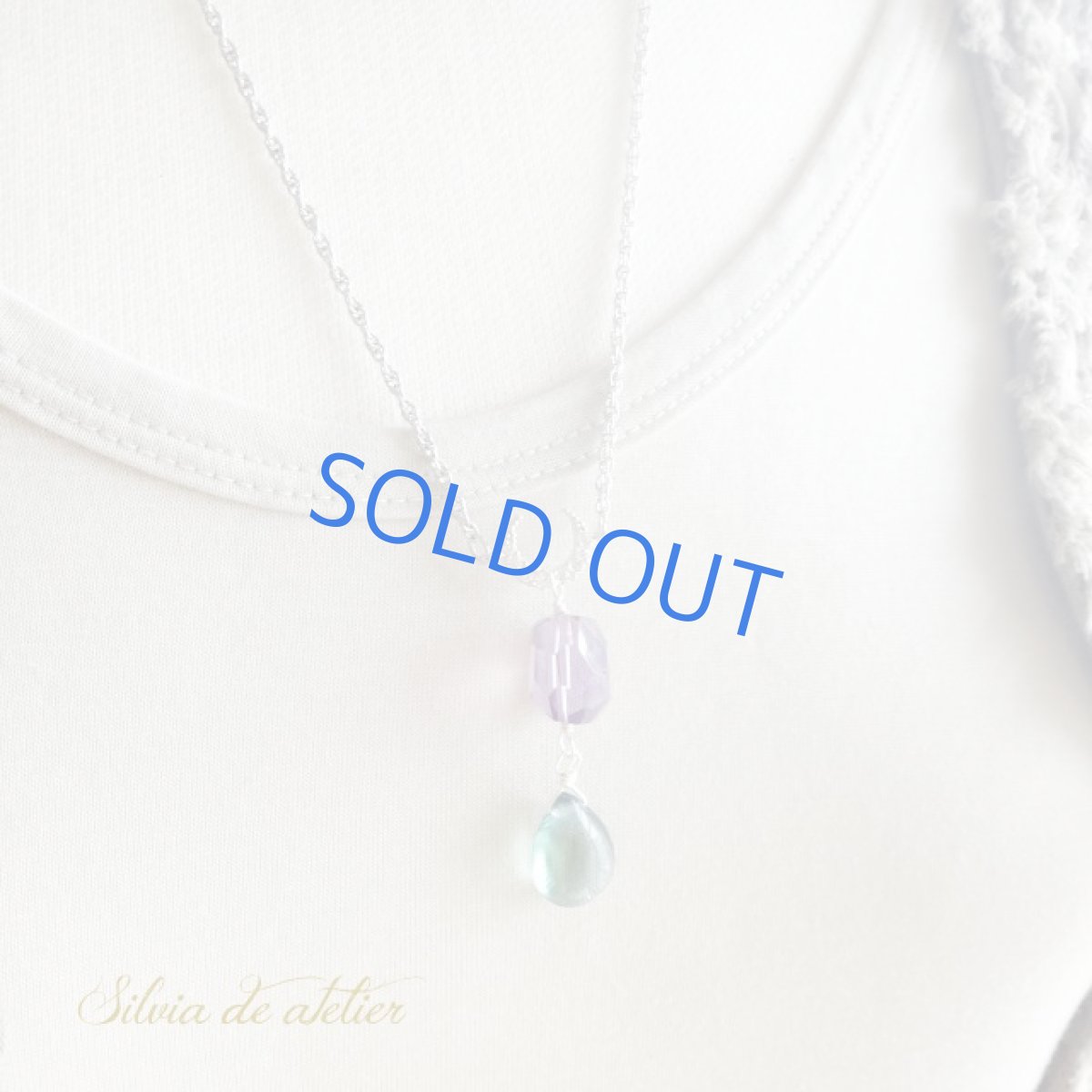 画像6:  ブルーグリーンフローライト　アメジストタンブル　三日月チャーム　シルバーネックレス (6)