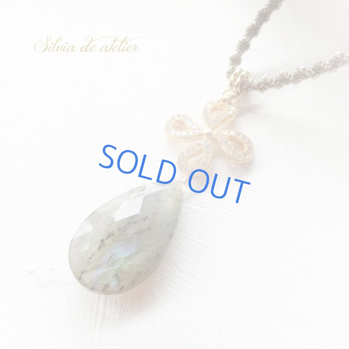 画像6:  大粒ラブラドライト　フラワーチャーム　コードロングネックレス (6)