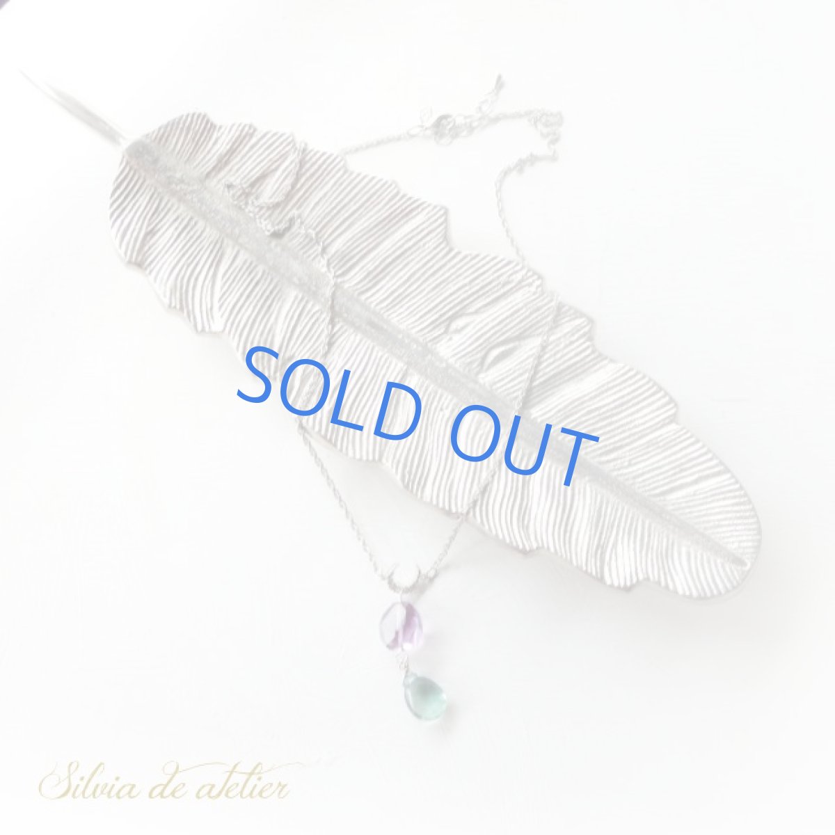 画像3:  ブルーグリーンフローライト　アメジストタンブル　三日月チャーム　シルバーネックレス (3)