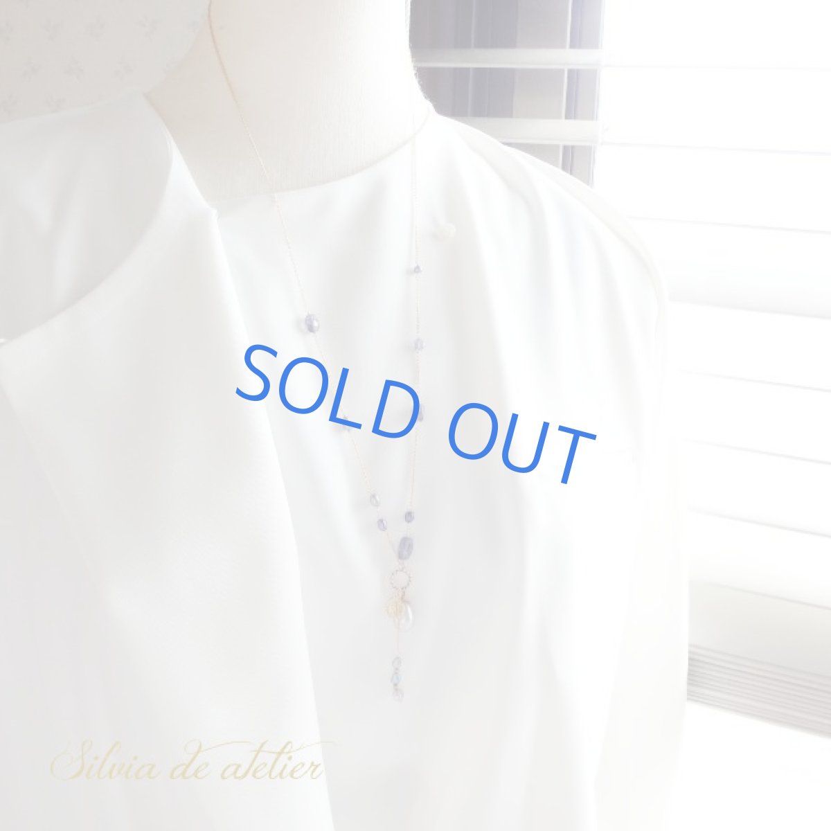 画像5:  アイオライト＆グレー淡水パール　マリアチャーム付き　Y字　14kgfネックレス (5)