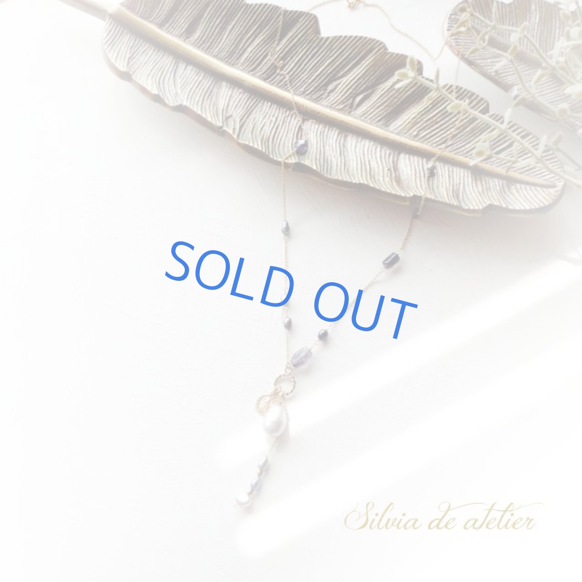 画像3:  アイオライト＆グレー淡水パール　マリアチャーム付き　Y字　14kgfネックレス (3)