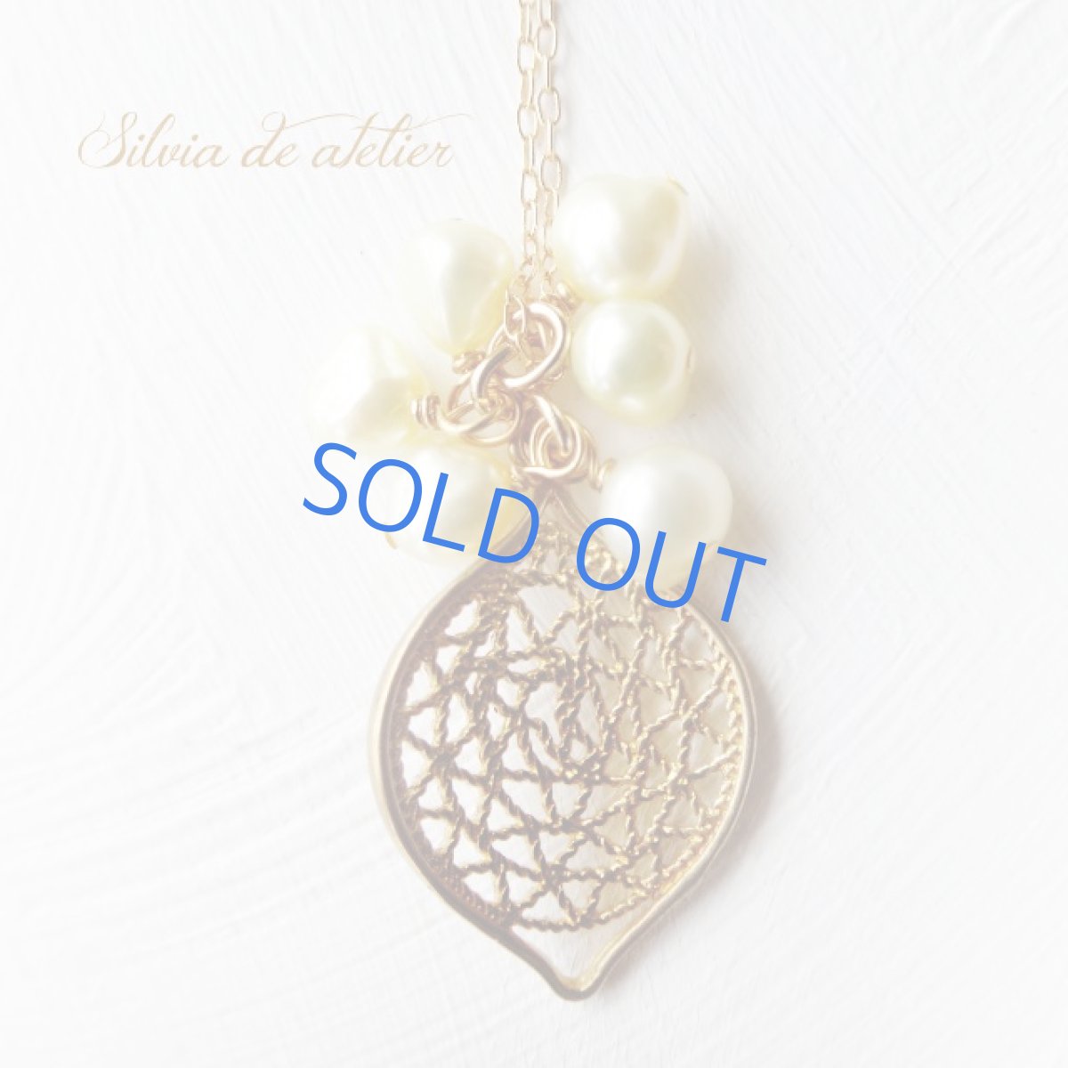 画像6: ＜各1点もの＞カラー淡水パールフリンジ　リーフ透かしチャーム　ゴールドロングネックレス (6)