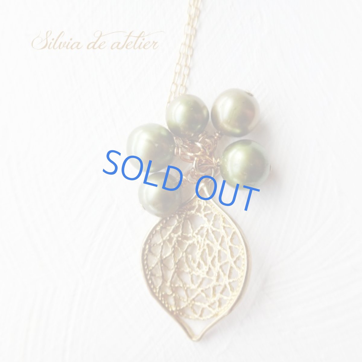 画像5: ＜各1点もの＞カラー淡水パールフリンジ　リーフ透かしチャーム　ゴールドロングネックレス (5)