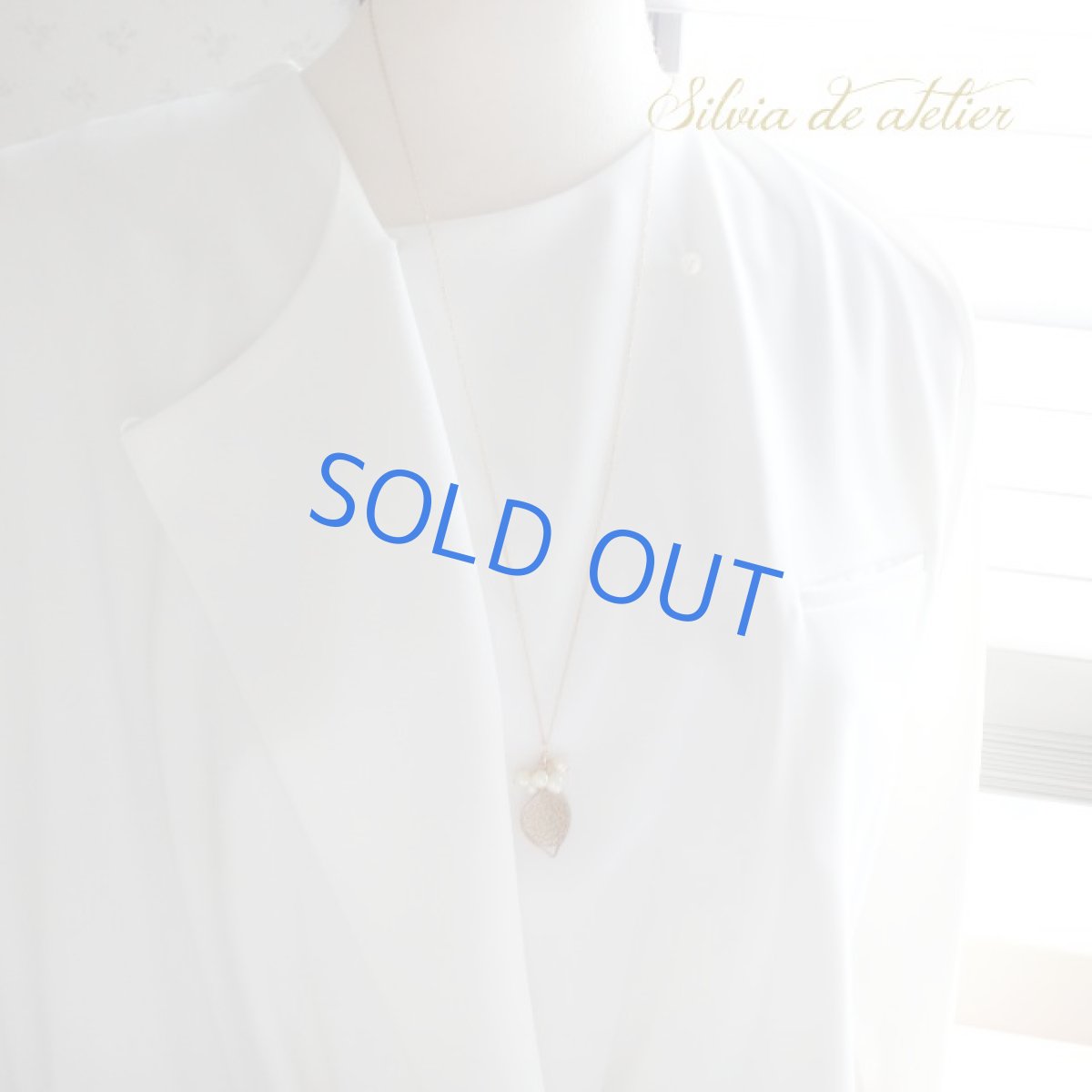 画像7: ＜各1点もの＞カラー淡水パールフリンジ　リーフ透かしチャーム　ゴールドロングネックレス (7)