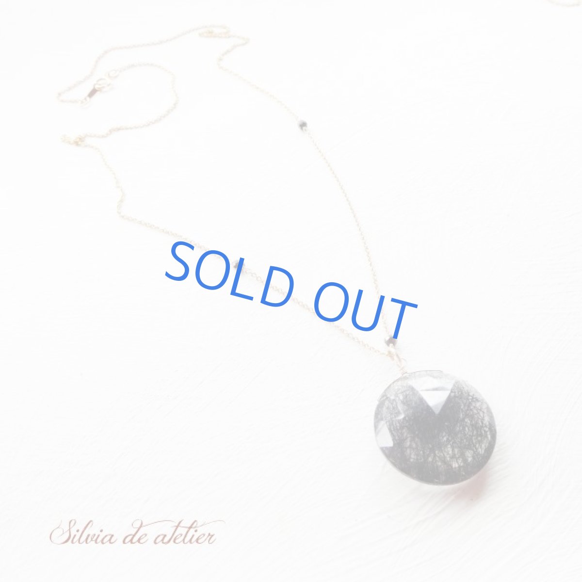 画像4: <1点もの＞ブラックルチルトルマリン　インクォーツ　特大サイズ　サークルディスク　ロング　ネックレス (4)