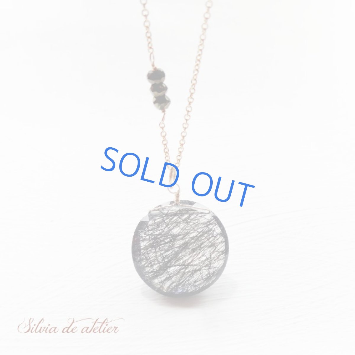 画像2: 【残り1】ブラックルチルトルマリン インクォーツ 超大粒サイズ サークルディスク ロング ネックレス (2)