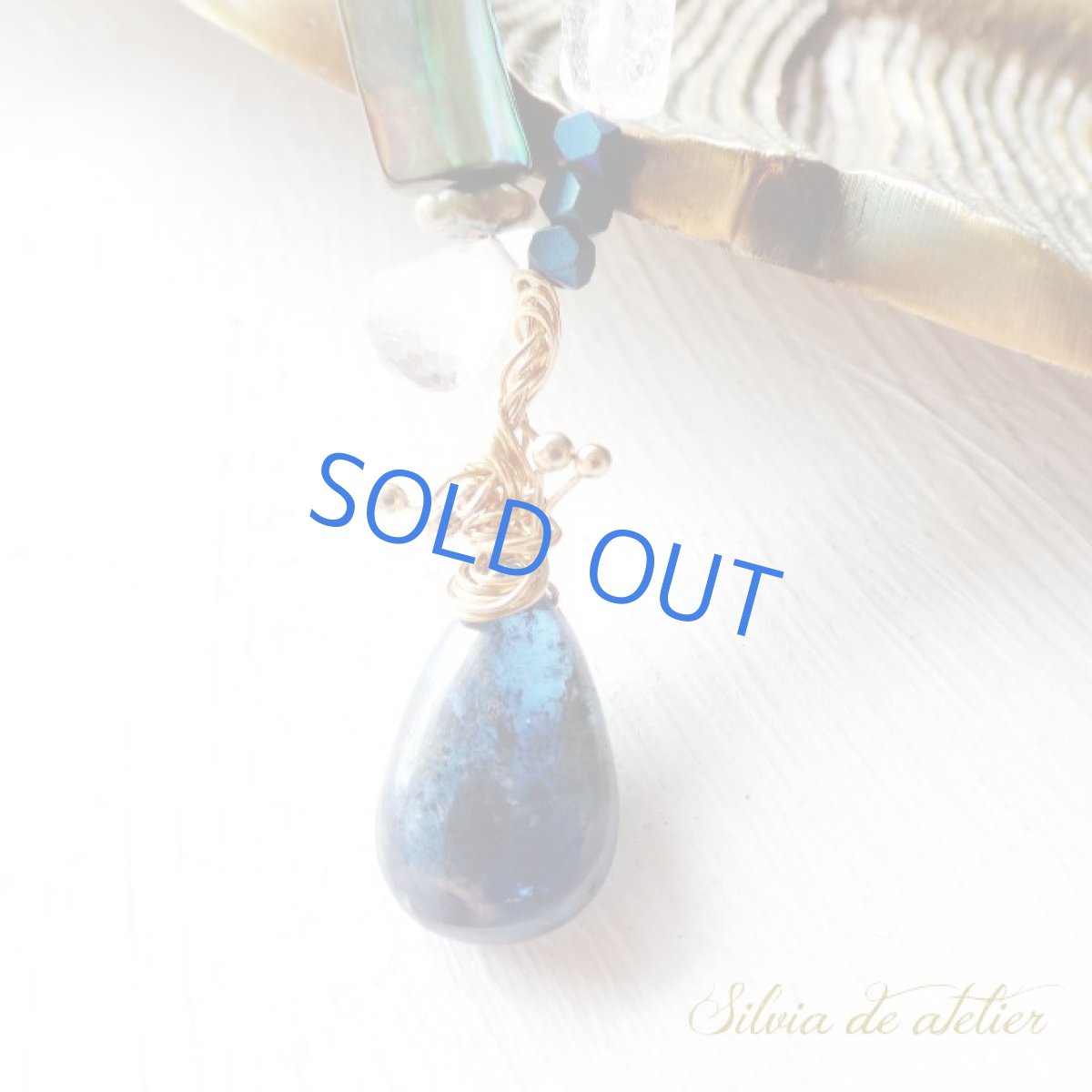 画像2: ＜1点もの＞チベット産モスカイヤナイト　ペアシェイプ　エスニックデザイン　14kgf　ロング　ネックレス (2)