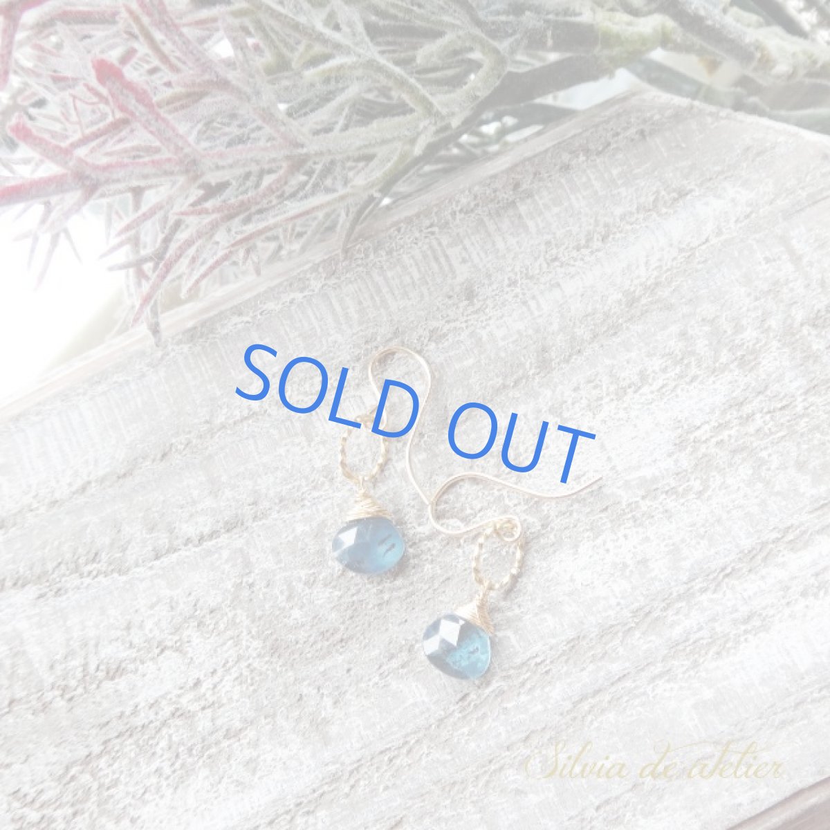 画像4: 【残り1】チベット産カイヤナイト　マロンドロップ　14kgfフックピアス (4)