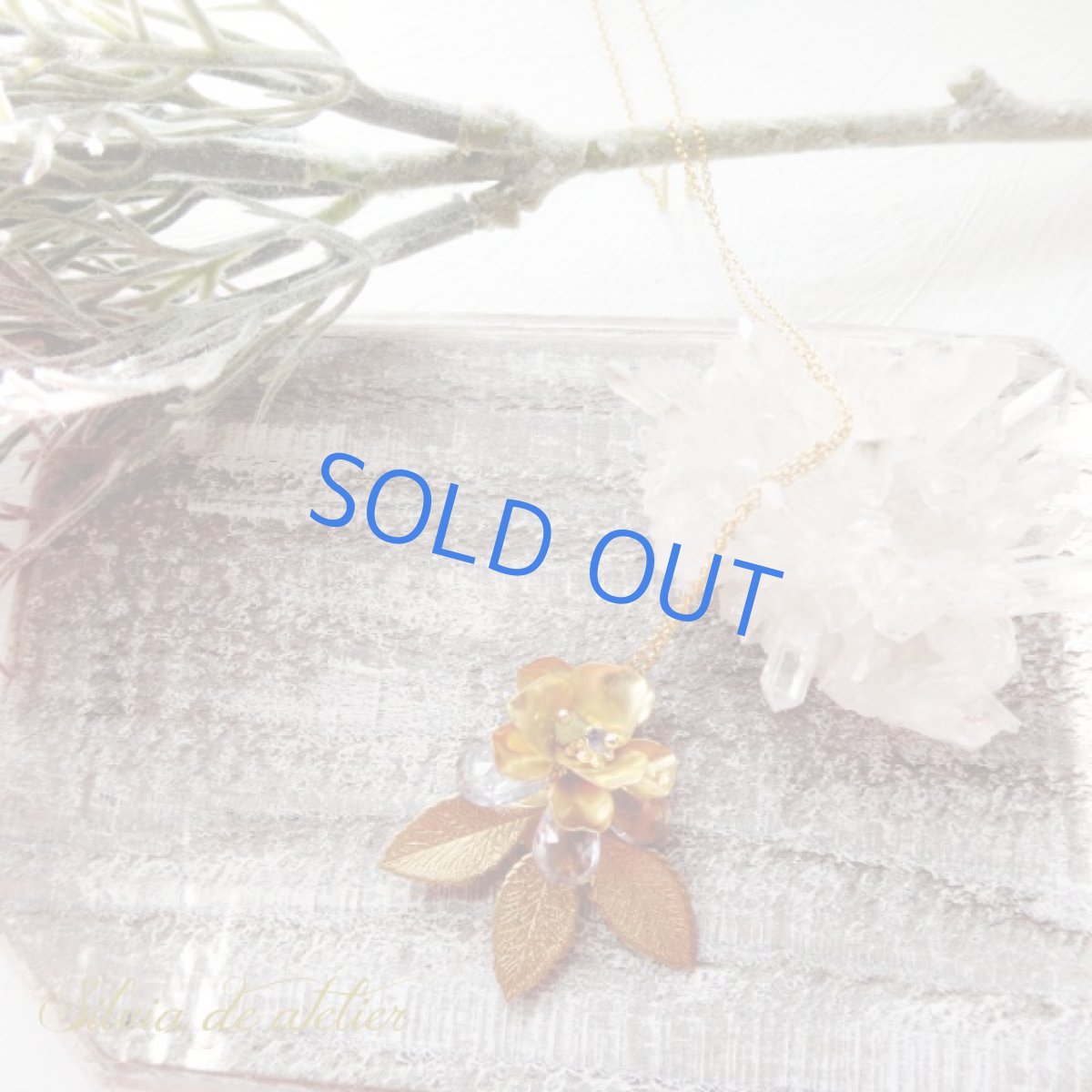 画像2: 1点もの　真鍮製リーフフラワー　ペンダントチャーム　14kgfネックレス約50cm (2)