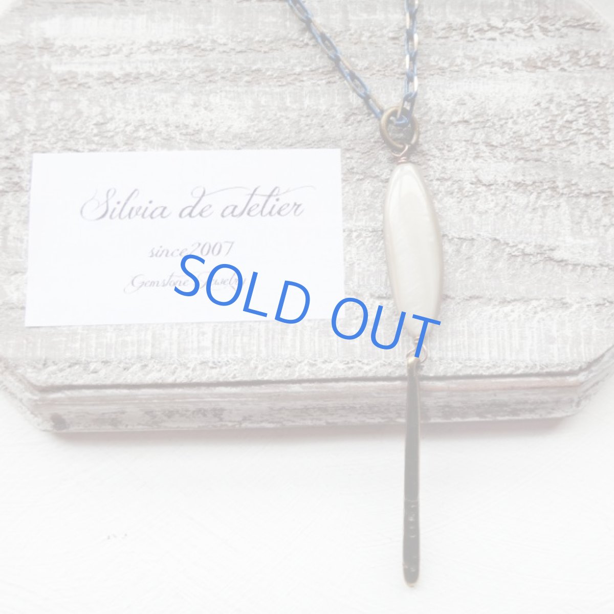 画像2: グレーマーキスシェル＆バー　ブルーチェーンネックレス (2)