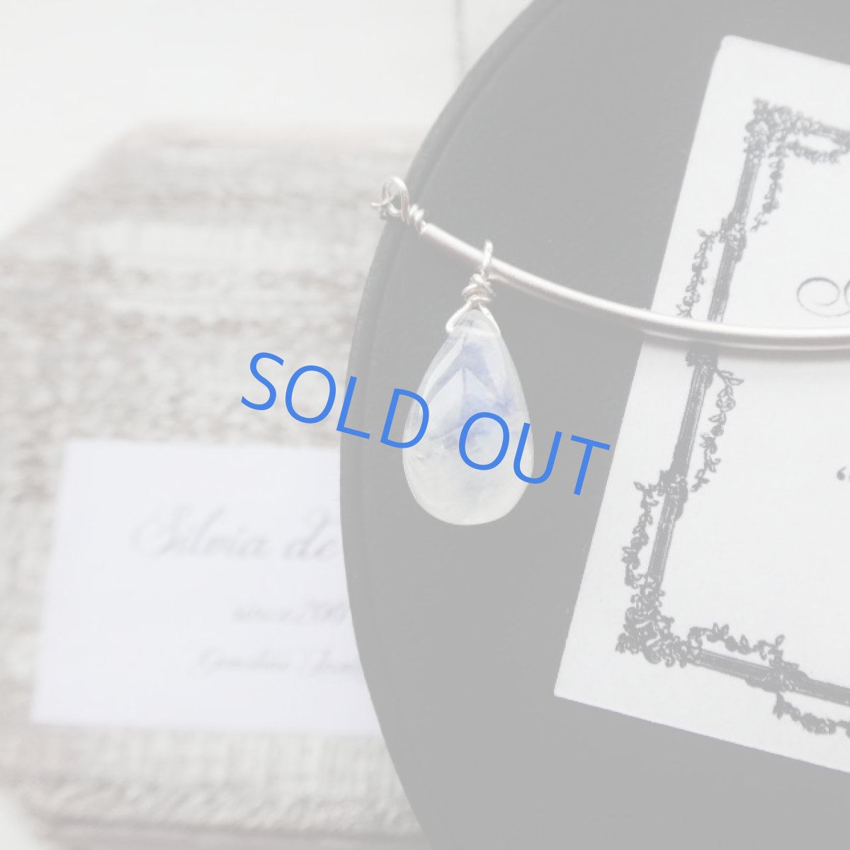 画像2: ＜残り1＞大粒レインボームーンストーンペアシェイプ　シルバーチェーンネックレス (2)