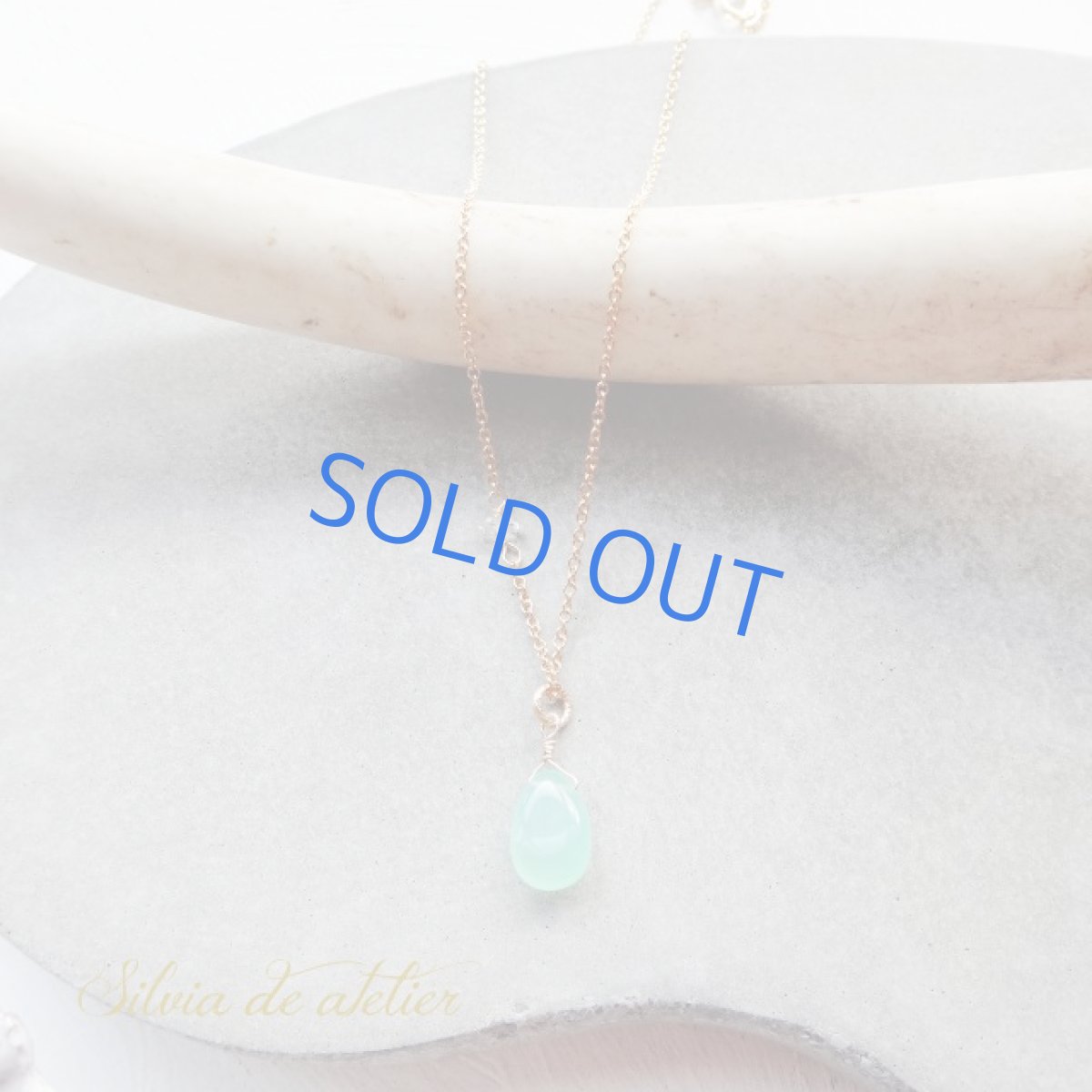 画像2: ＜限定数のみ・Mサイズ＞ラグーングリーンカラー　AAAランク　クリソプレーズ　スムースペアシェイプ　NYハーキマー付き　14kgf　ネックレス (2)