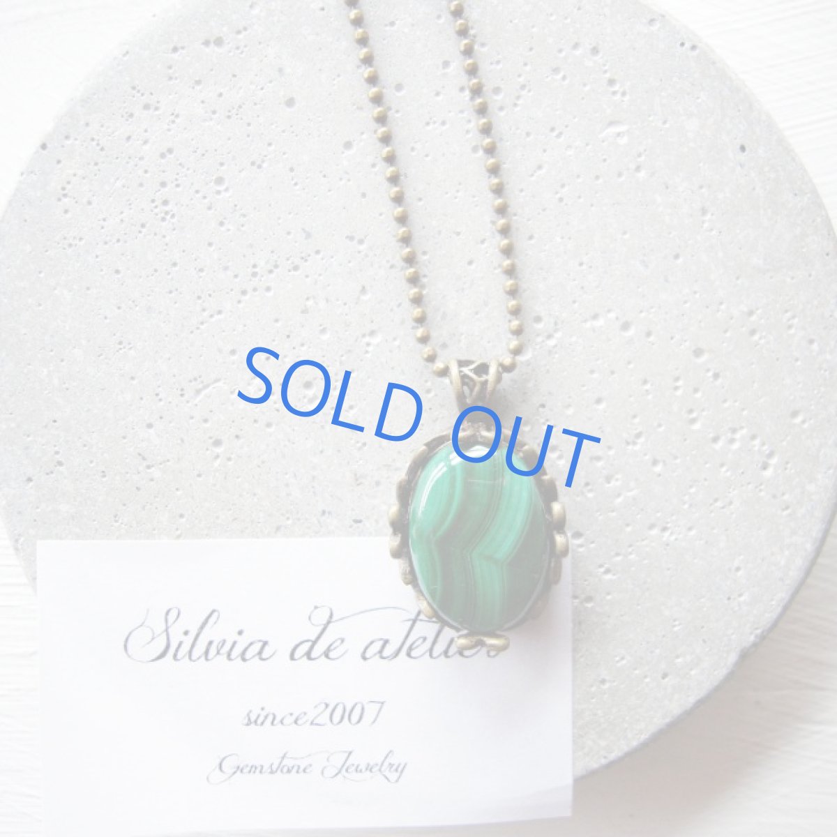 画像4: 1点もの　マラカイト　カボション　アンティークゴールドネックレス (4)