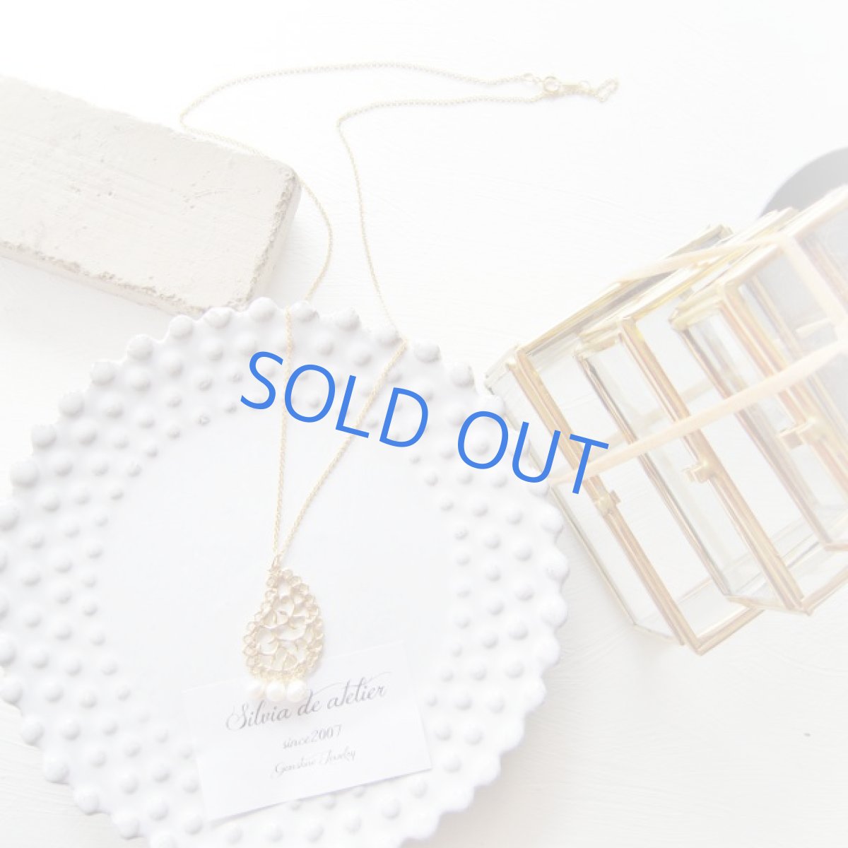 画像2: 残り１　16KGP　ペイズリーモチーフチャーム　淡水パール付き　14kgfネックレス約50cm (2)