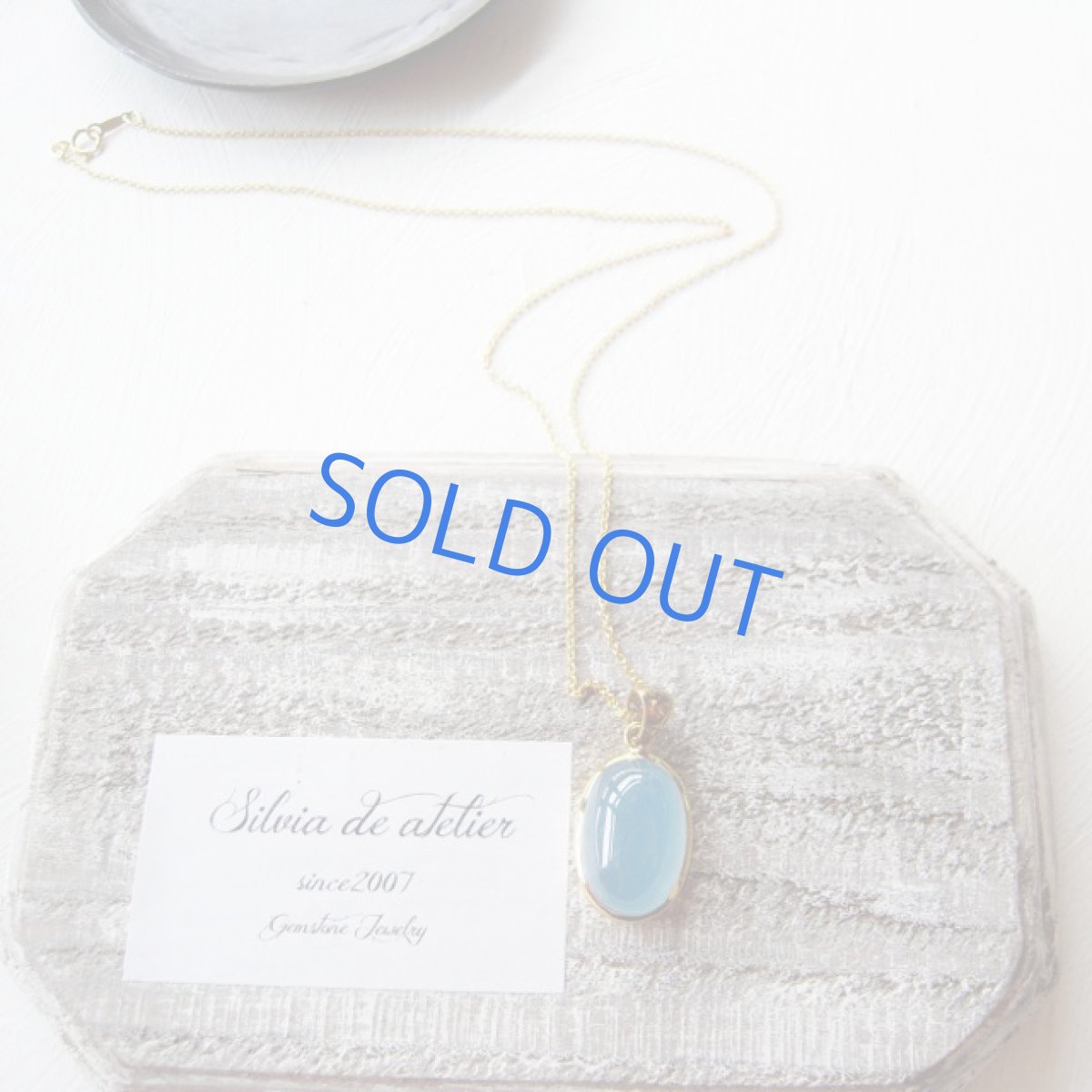 画像2: ＜1点もの・A＞天然ブルーカルサイト　カボション　14kgfチェーンネックレス約50cm (2)