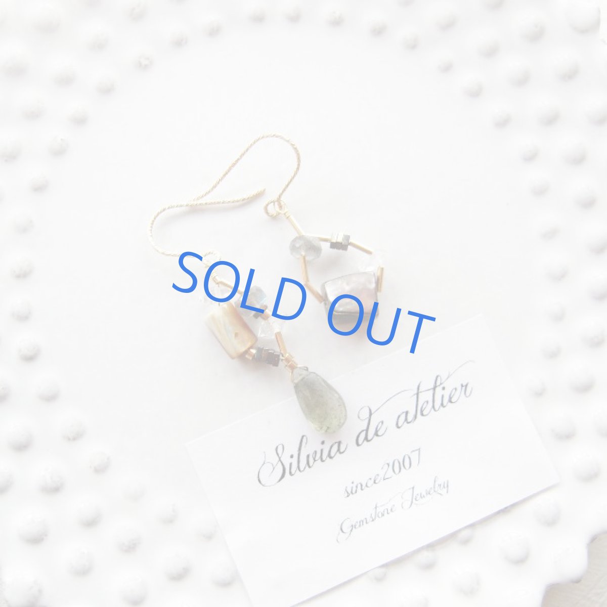 画像4: 1点もの　アシンメトリー　アバロンシェル＆モスアクアマリン　星座　14kgfフックピアス (4)