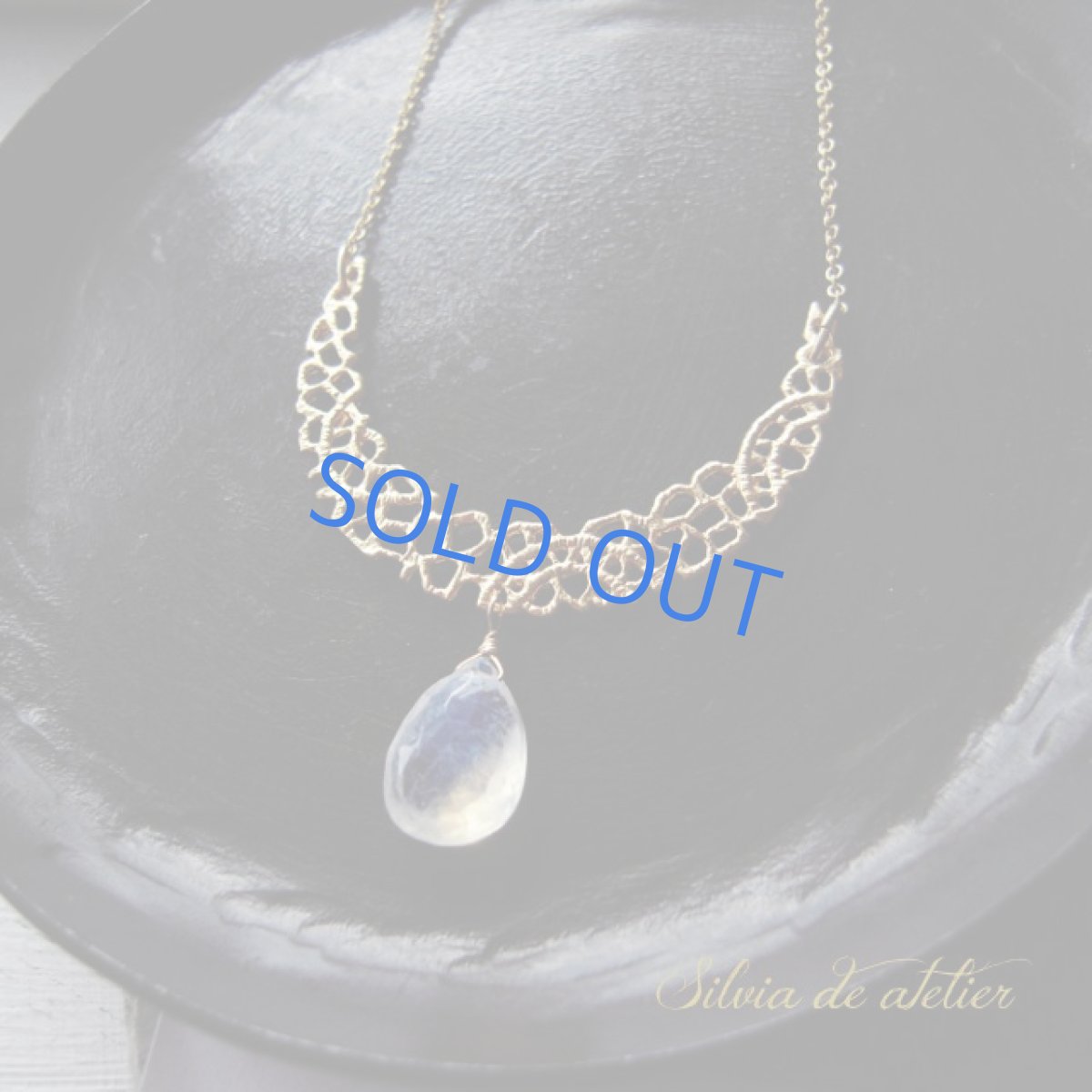 画像2: 三日月にかかる レインボームーンストーン 14kgfネックレス約50cm (2)