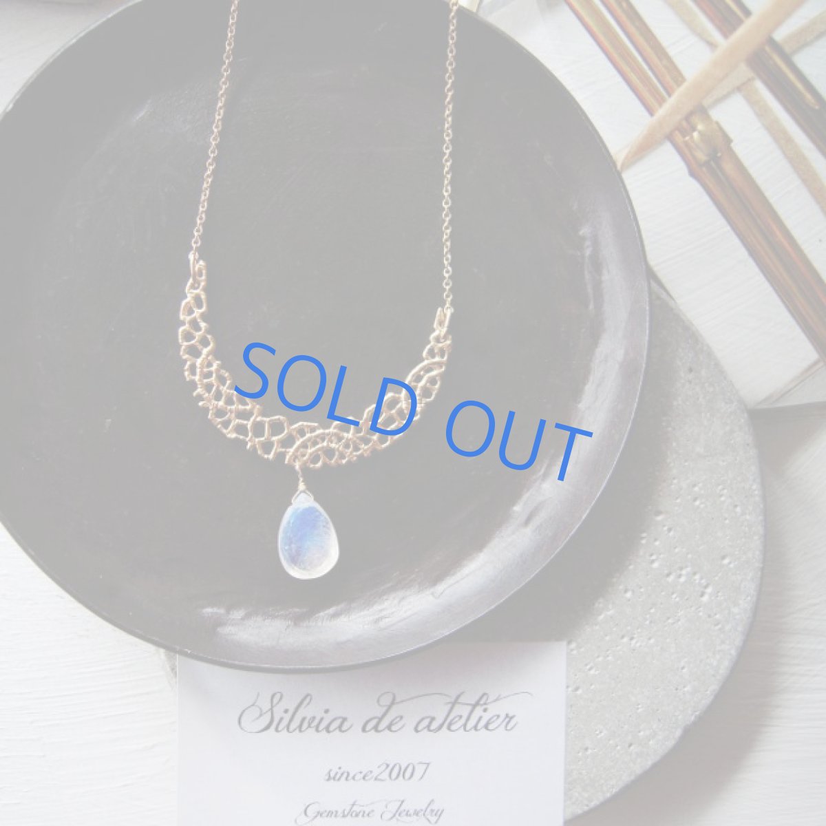 画像5: 三日月にかかる レインボームーンストーン 14kgfネックレス約50cm (5)