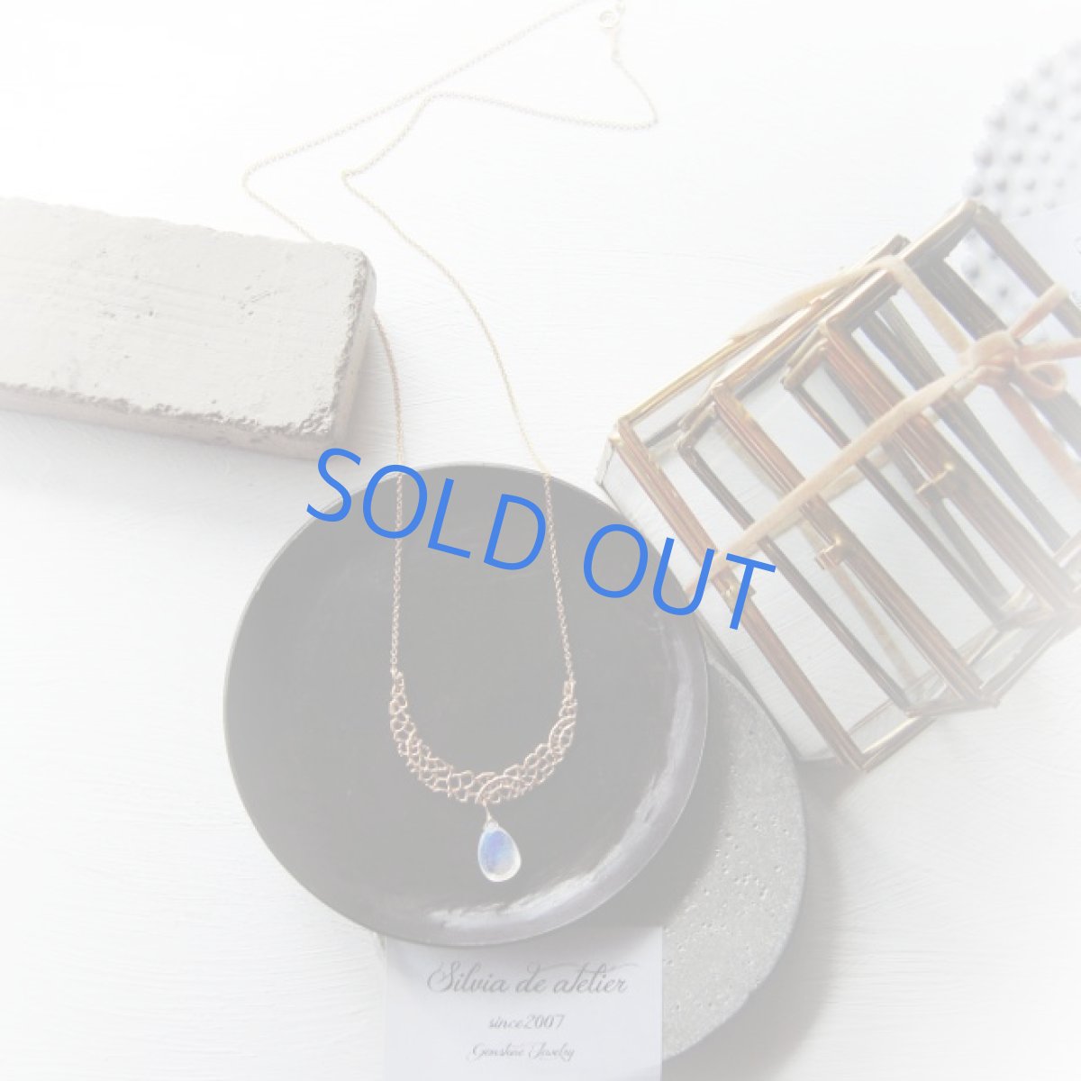 画像4: 三日月にかかる レインボームーンストーン 14kgfネックレス約50cm (4)