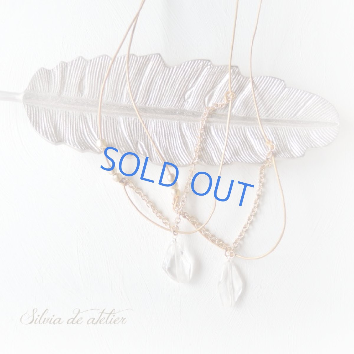 画像6: ＜各１点もの・残りミディアムのみ＞大粒クリスタルタンブルフラット　ゴールド革コード　ロングネックレス (6)