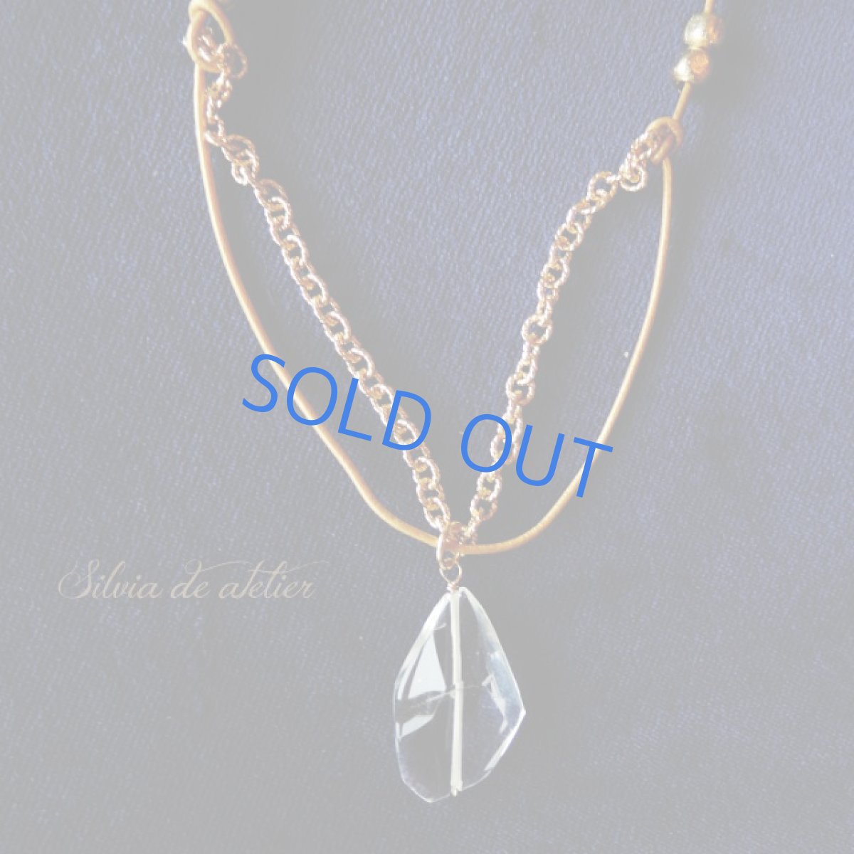 画像5: ＜各１点もの・残りミディアムのみ＞大粒クリスタルタンブルフラット　ゴールド革コード　ロングネックレス (5)