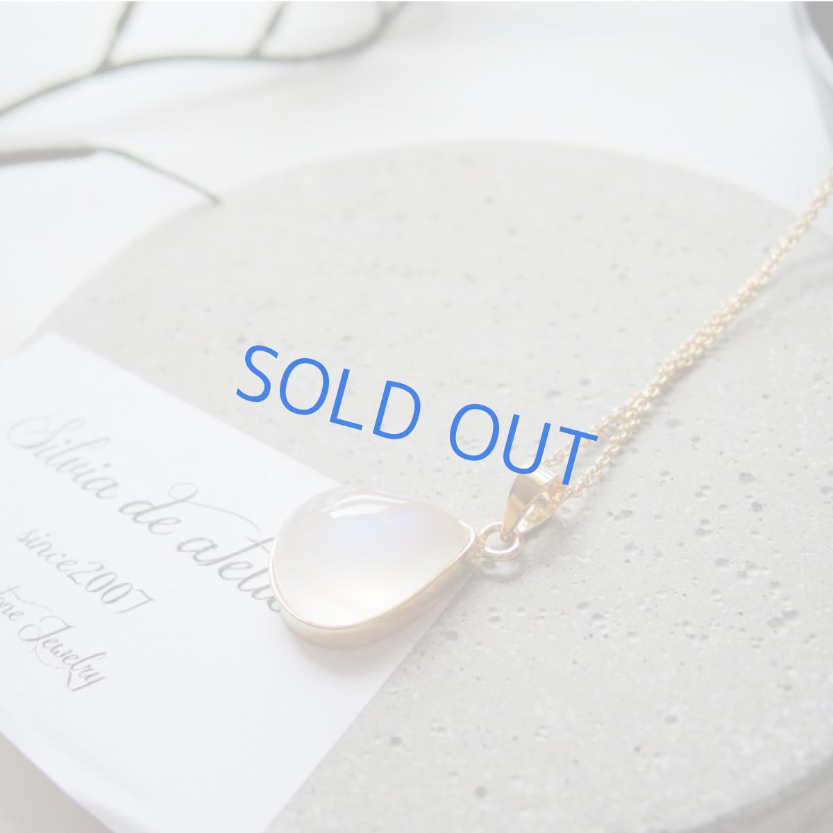 画像5: ＜1点もの・B＞AAAランク　ロイヤルブルームーンストーン（ペリステライト）　カボション　14kgf　ネックレス (5)