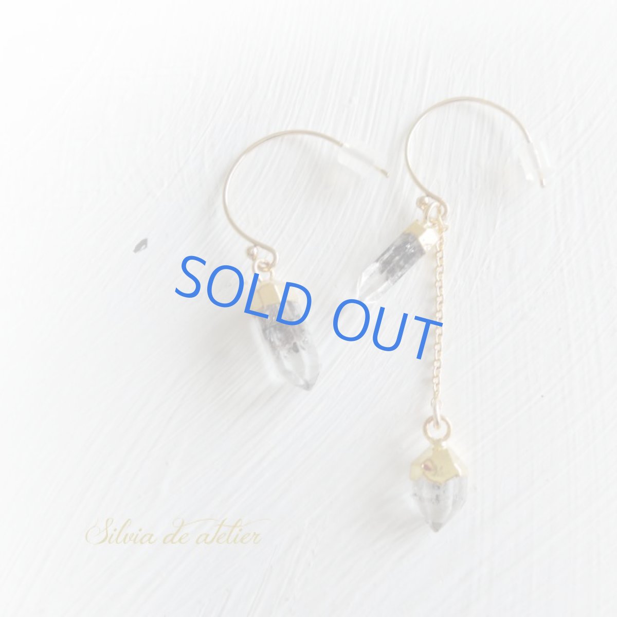 画像5: 【イヤリング変更可】アフガニスタン産 カーボン入りクリスタル ミニ14kgfアシンメトリー フープチェーンピアス (5)