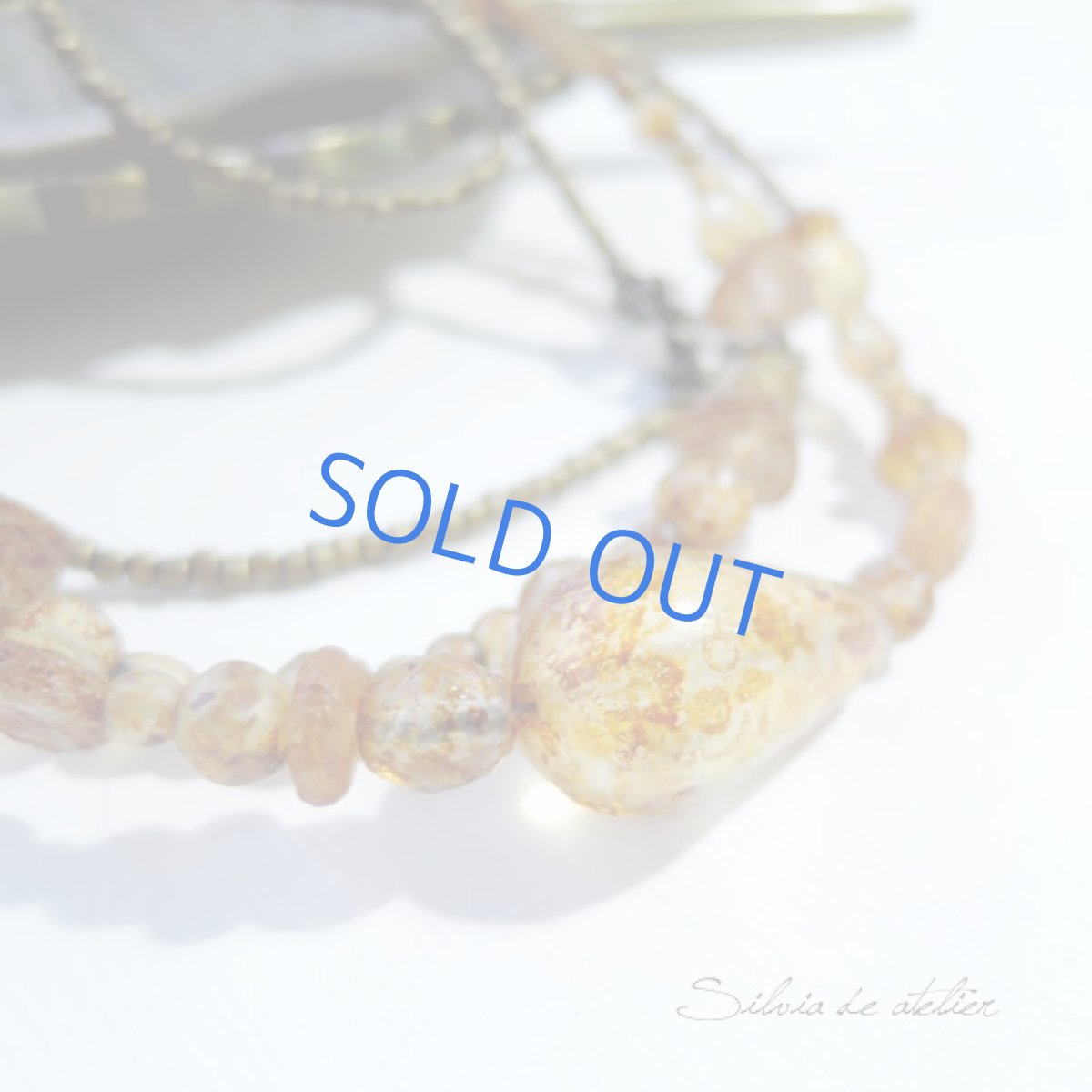 画像4: <各限定1・SELECT>琥珀カラー チェコグラスビーズ アンティークゴールドロングネックレス (4)