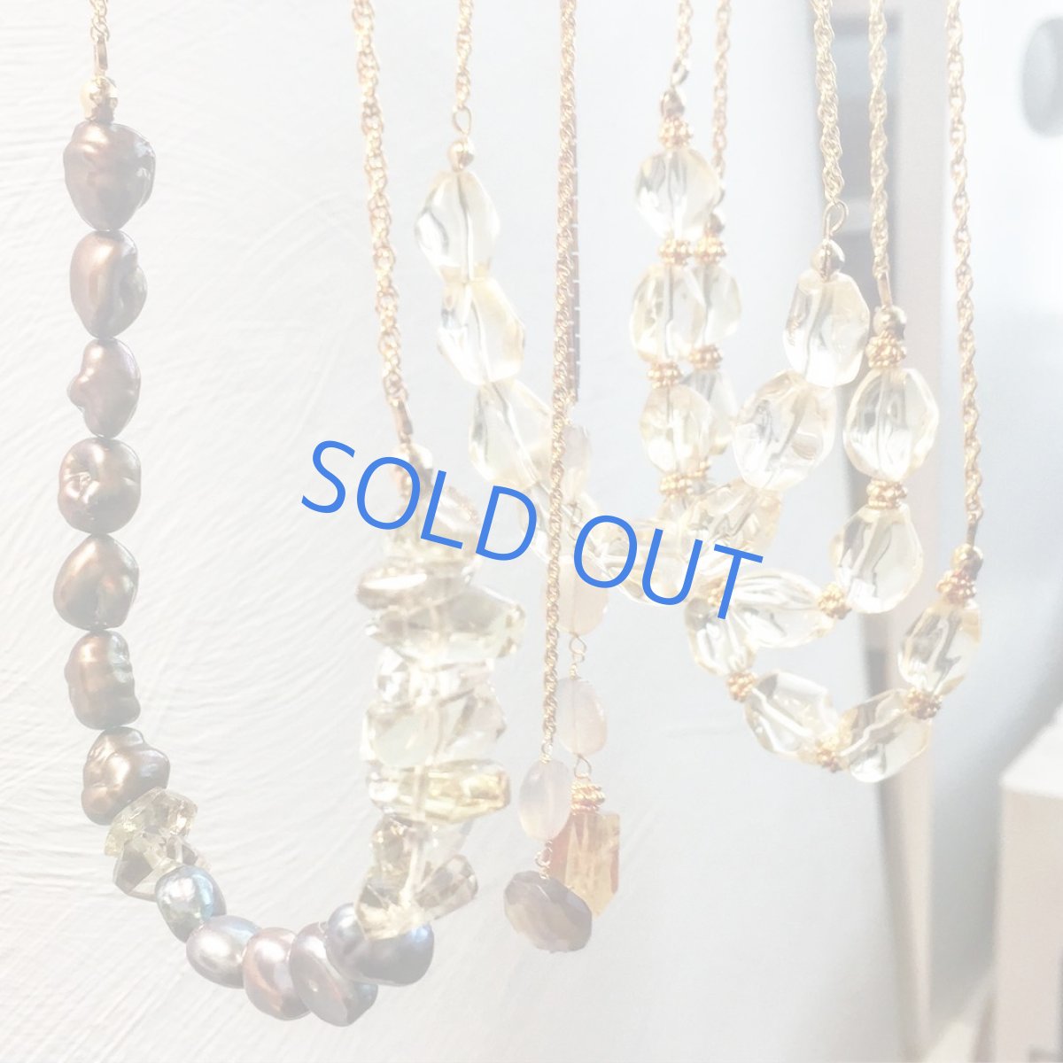 画像7: ＜限定1＞ブラウン淡水パール×レモンクォーツ　ミディアムゴールドネックレス (7)