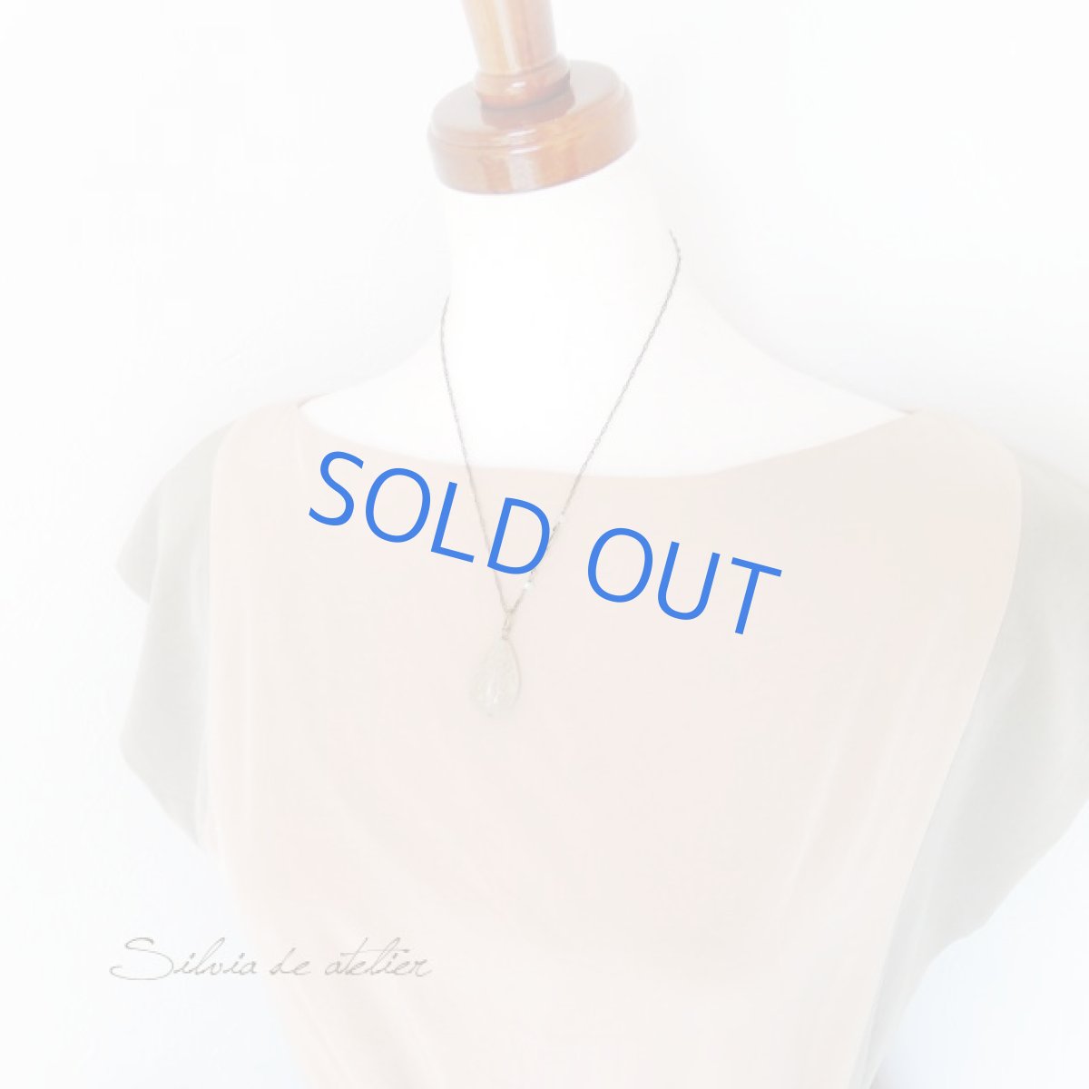 画像5: ＜限定1＞ドイツ製アクリルホワイトドロップ　アンティークゴールドネックレス (5)