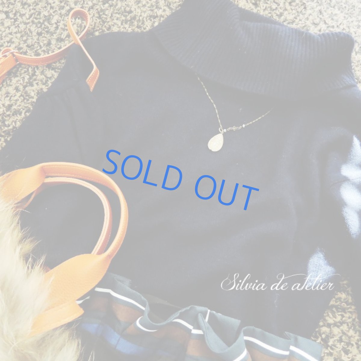 画像7: ＜限定1＞ドイツ製アクリルホワイトドロップ　アンティークゴールドネックレス (7)